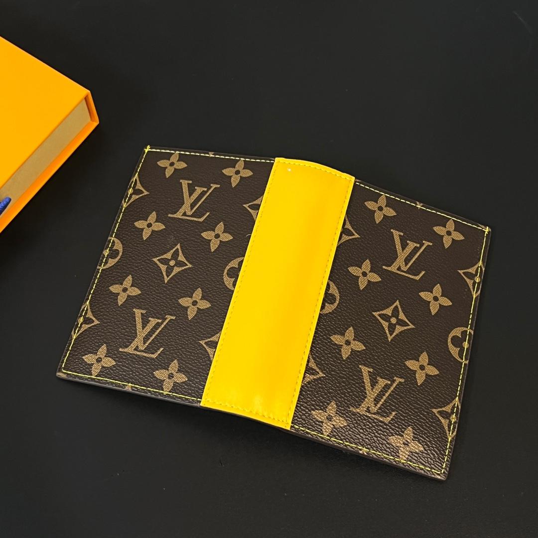 Louis Vuitton Passport Cover   M82864 - 