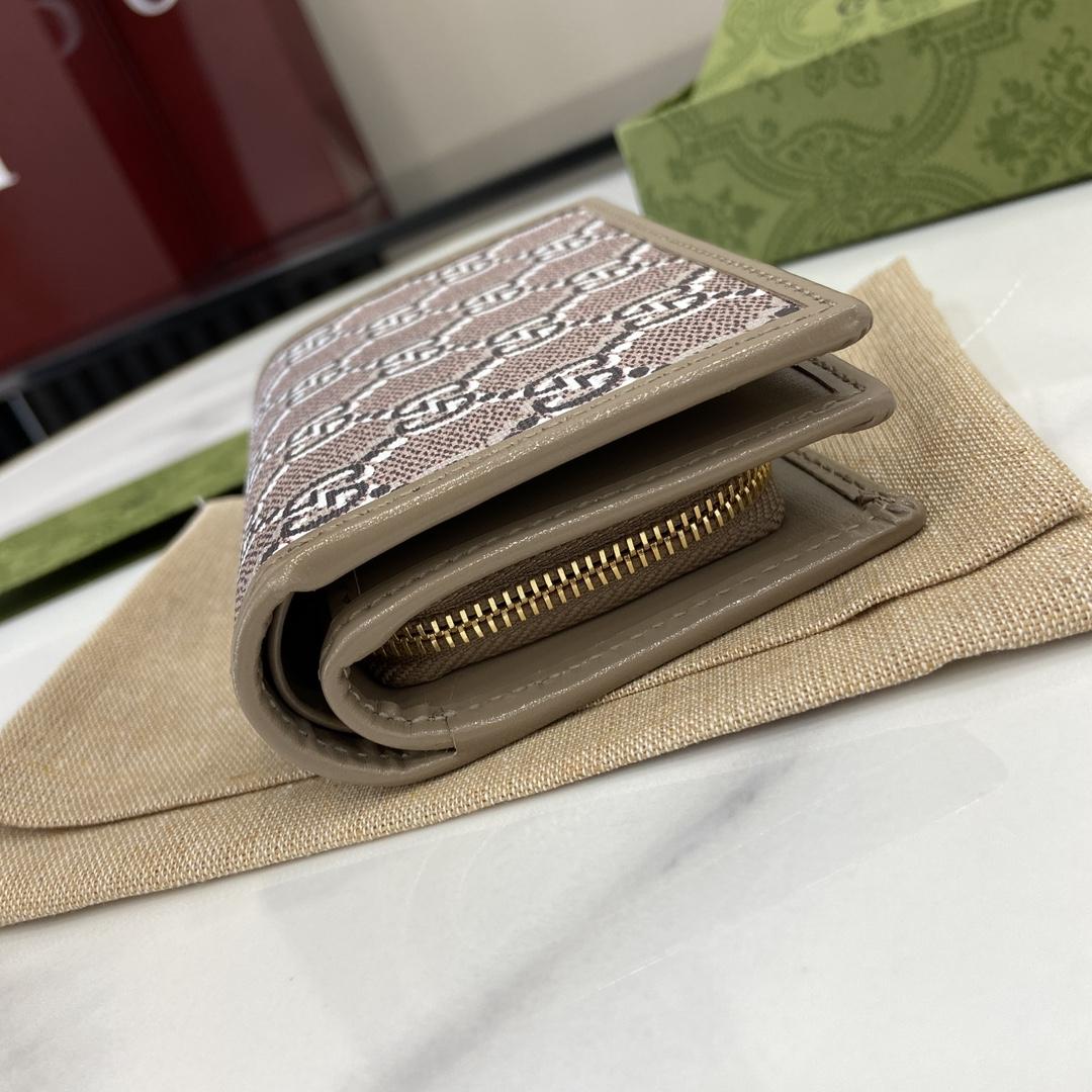 Gucci Medium Wallet With GG Shadow - DesignerGu
