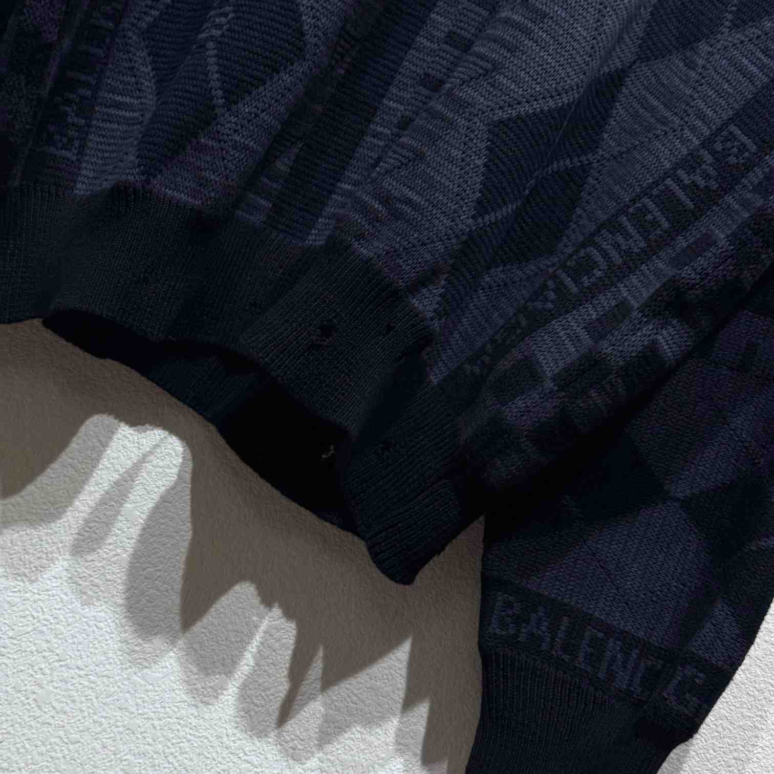 Balenciaga Logo-jacquard Distressed Jumper - 