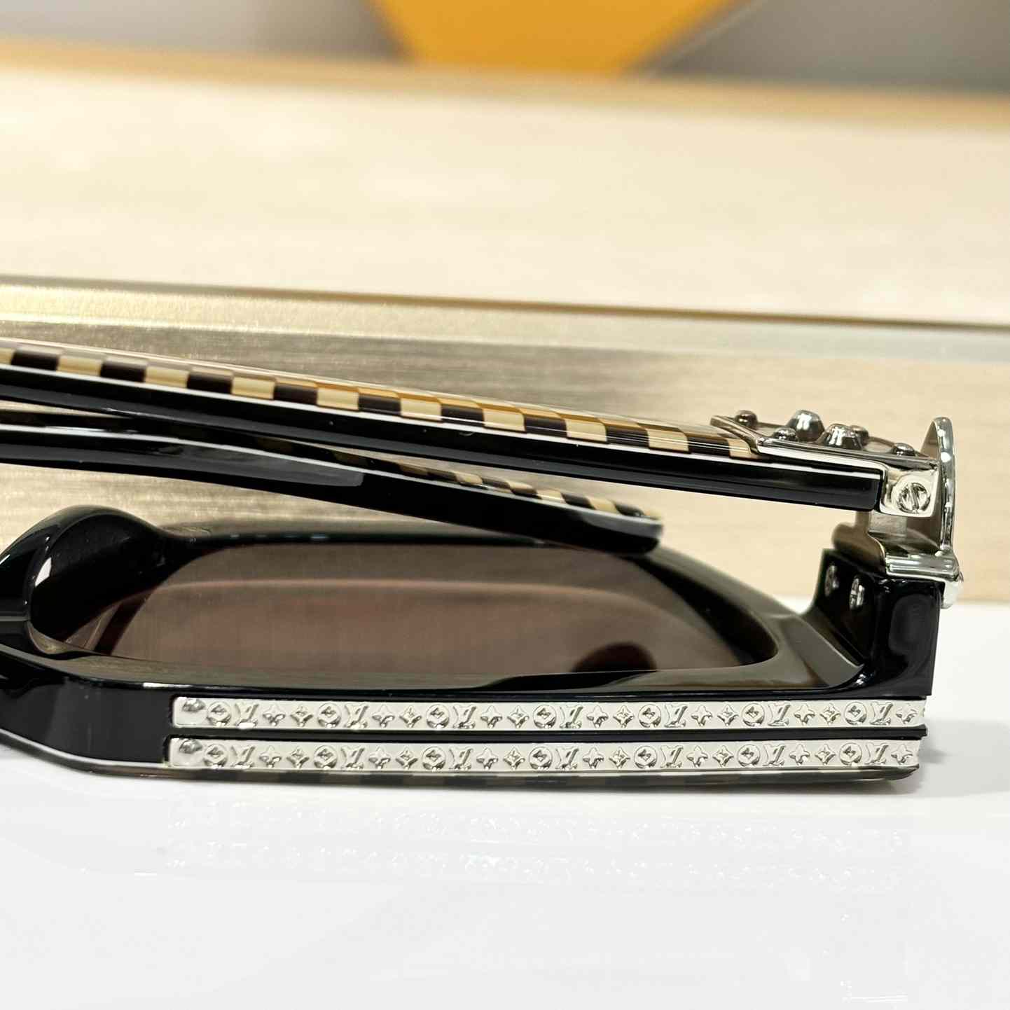 Louis Vuitton 1.1 Millionaires Damier Pop Sunglasses  Z2394W - 