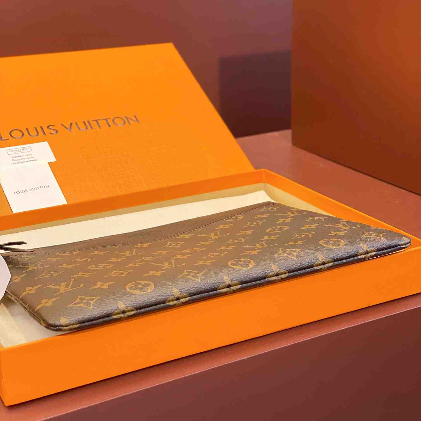 Louis Vuitton Daily Pouch  M62048 - 