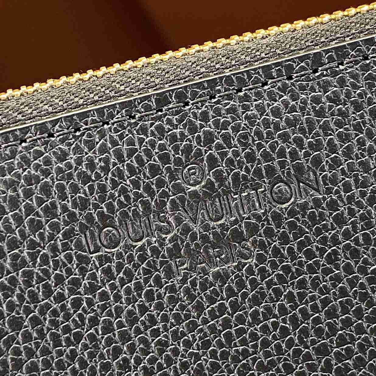 Louis Vuitton Daily Pouch  M62048 - 