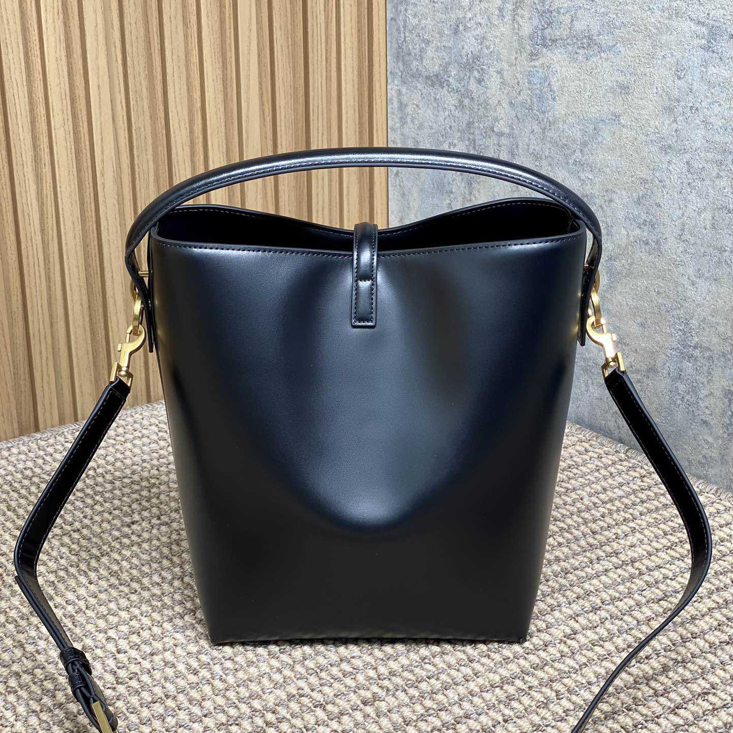 Saint Laurent Le 37 In Shiny Leather - 