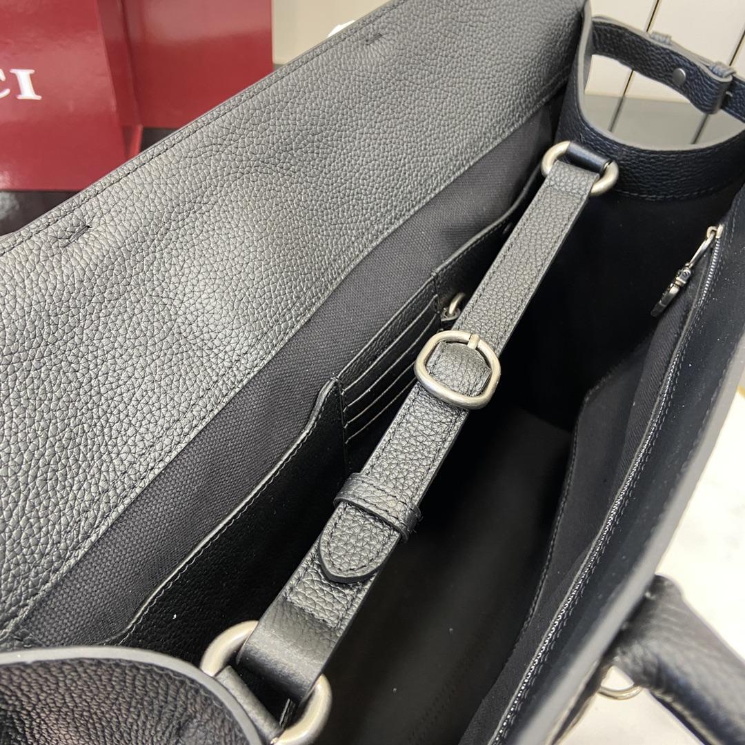 Gucci Large Tote Bag With Hook Closure - 