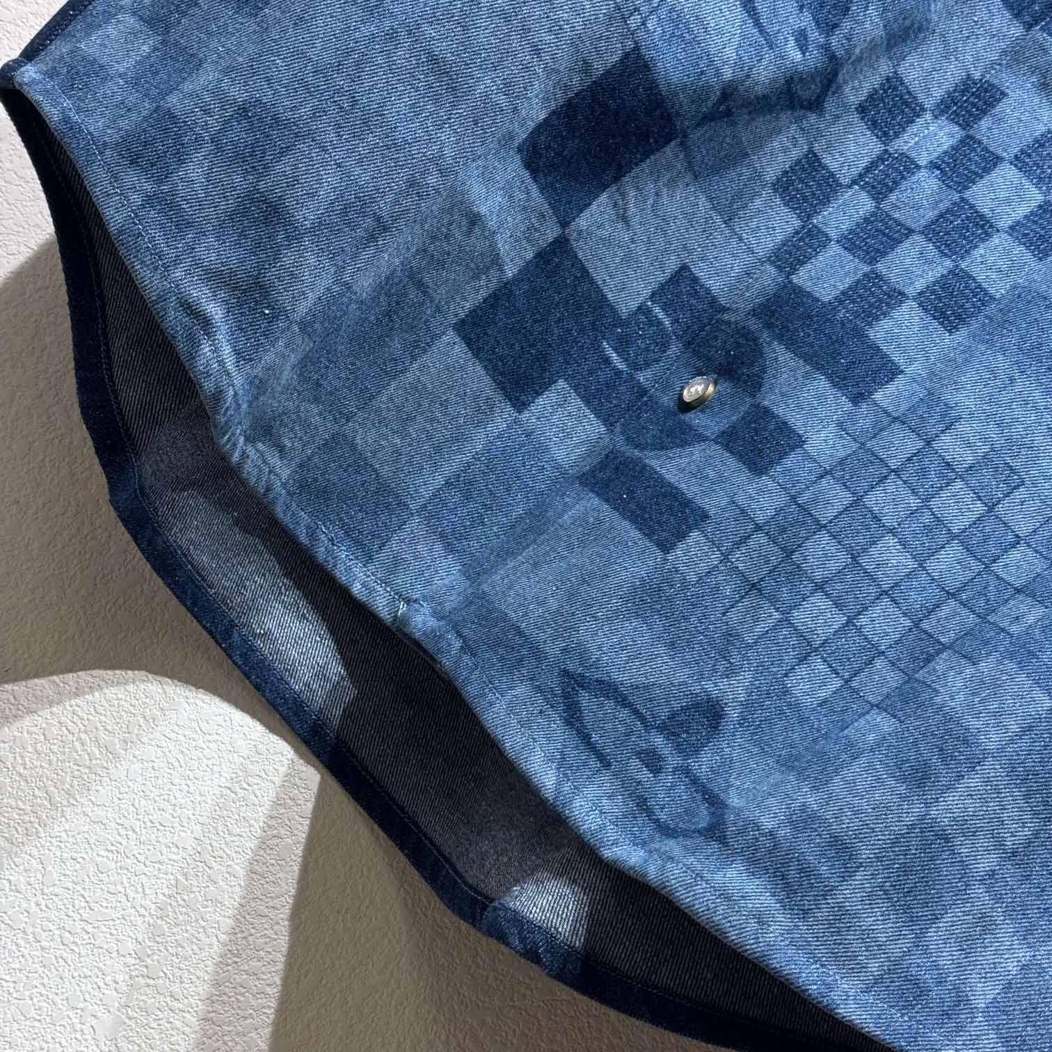 Louis Vuitton Printed Short-Sleeved Denim Shirt   1AFVQL - 