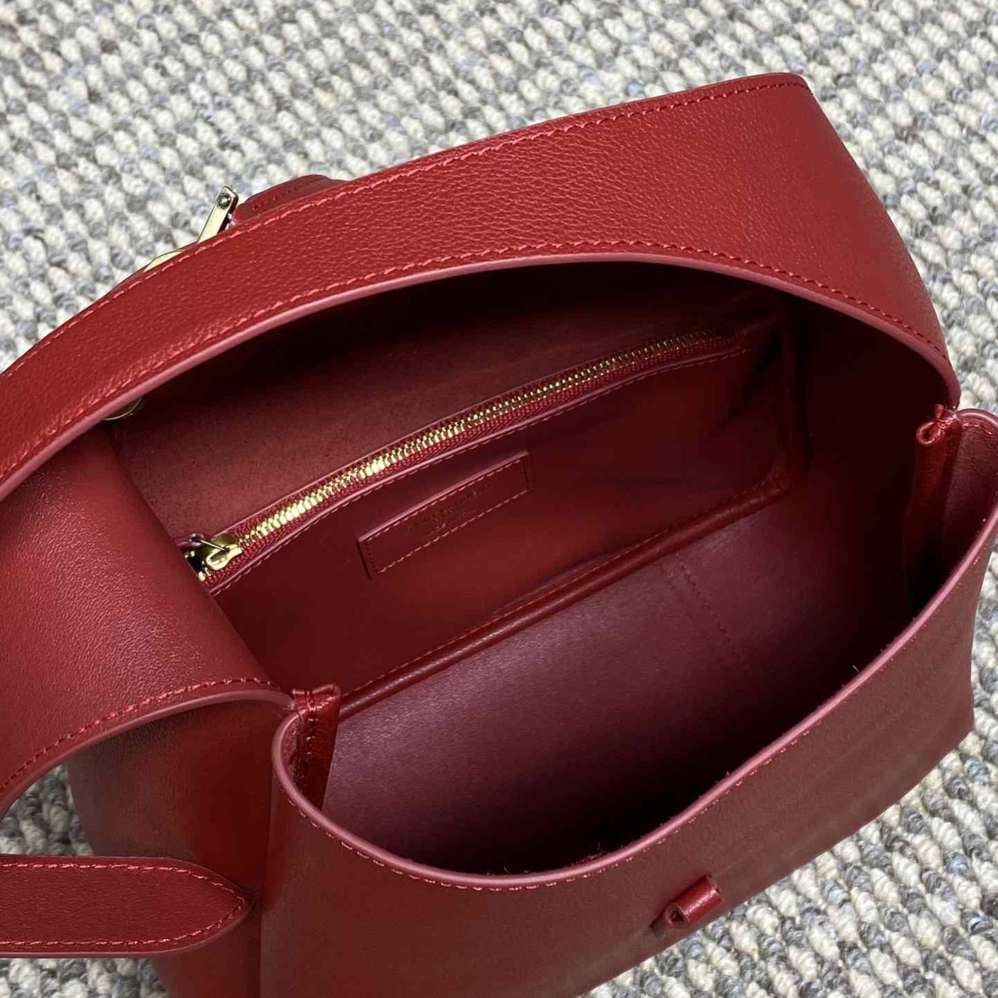 Saint Laurent LE 5 À 7 Supple Small In Grained Leather - 