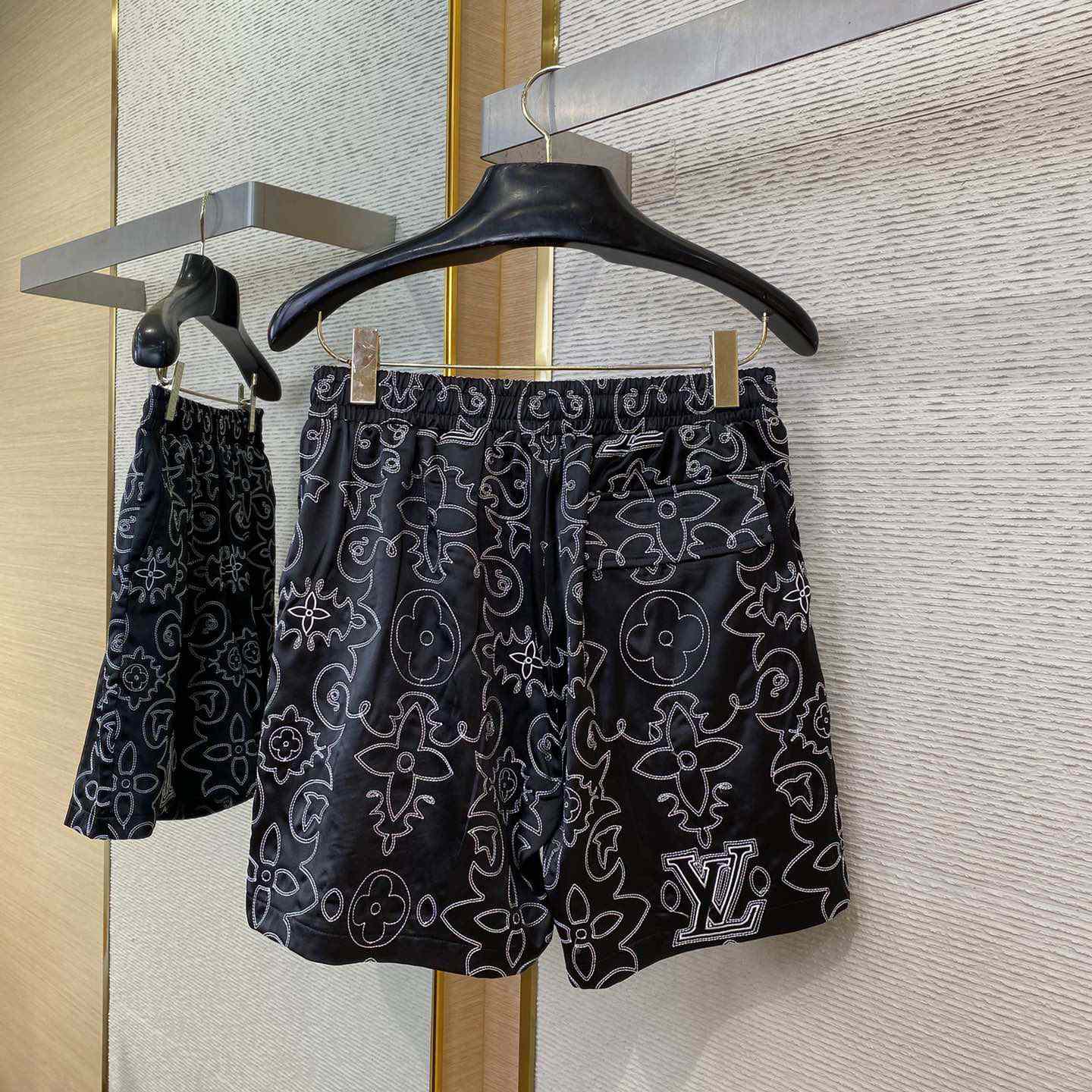 Louis Vuitton Printed Silk Shorts   1AFWOR - DesignerGu