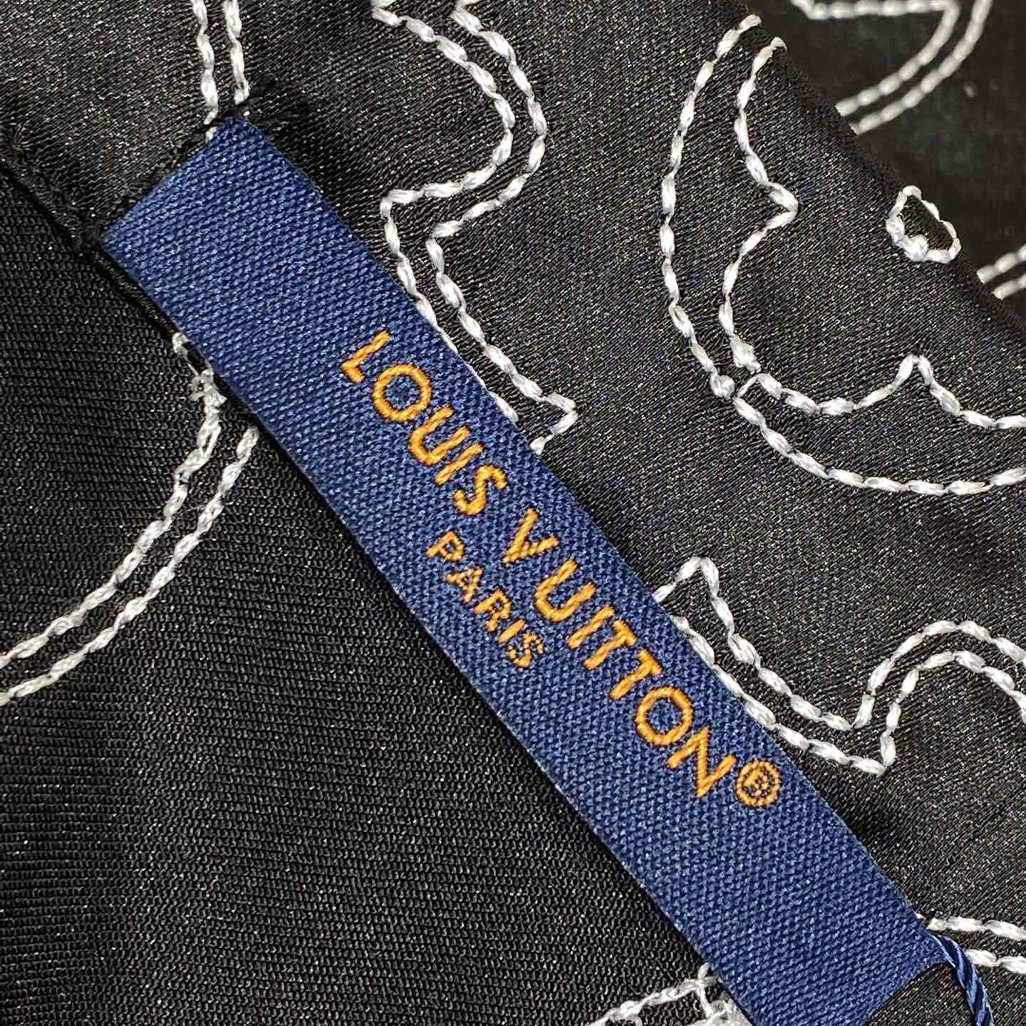 Louis Vuitton Printed Silk Shorts   1AFWOR - DesignerGu