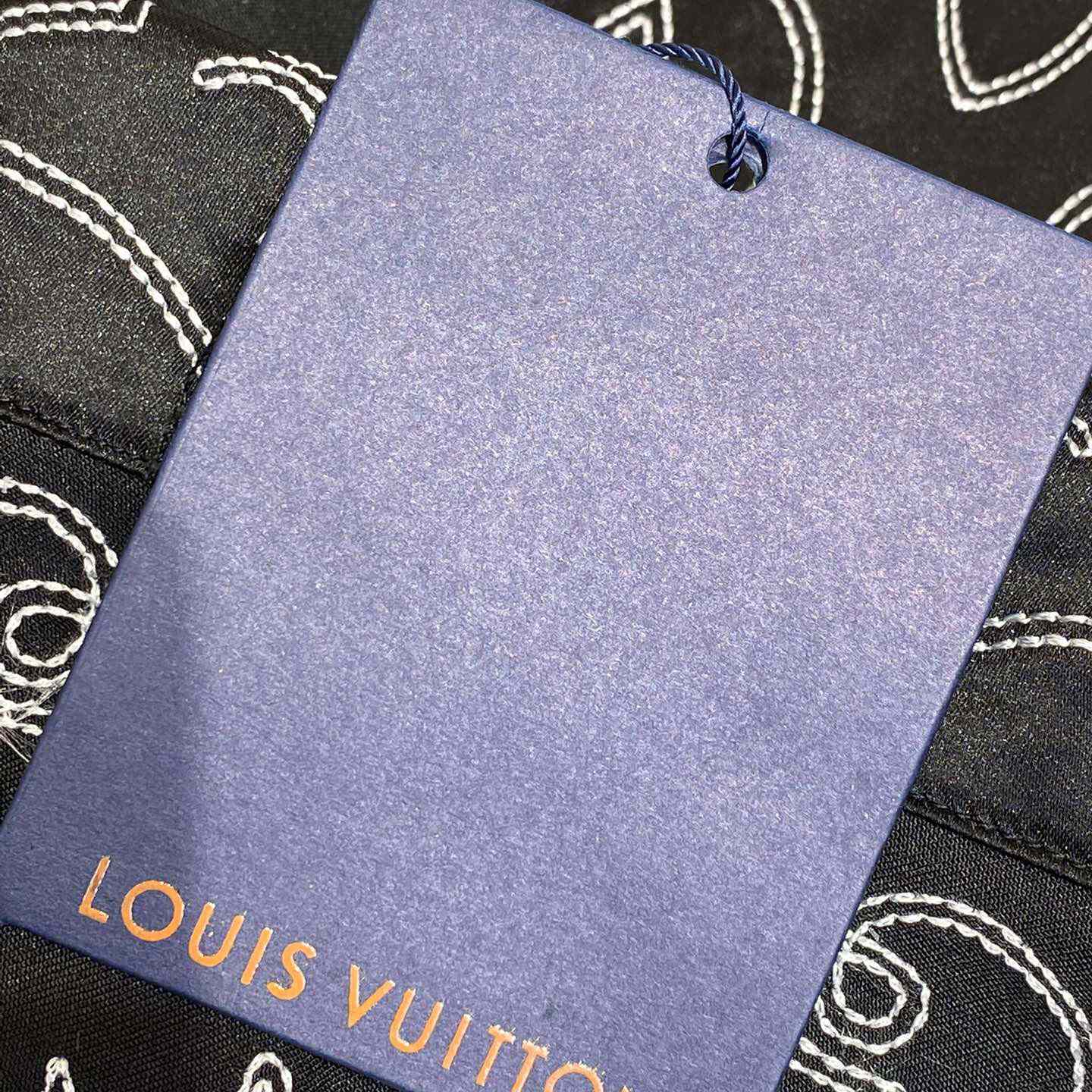 Louis Vuitton Printed Silk Shorts   1AFWOR - DesignerGu