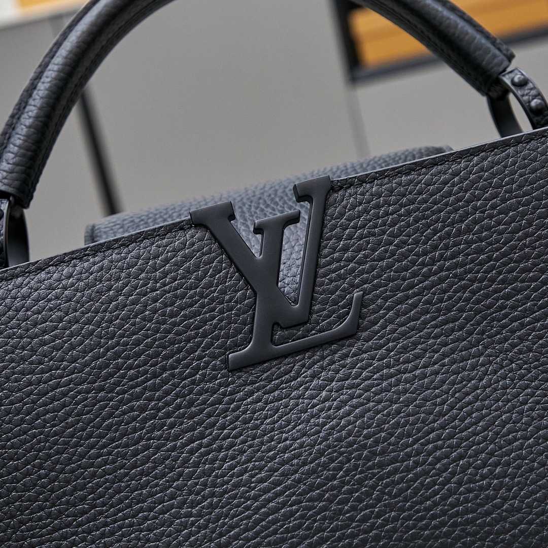 Louis Vuitton Capucines East-West MM  M23947 - 