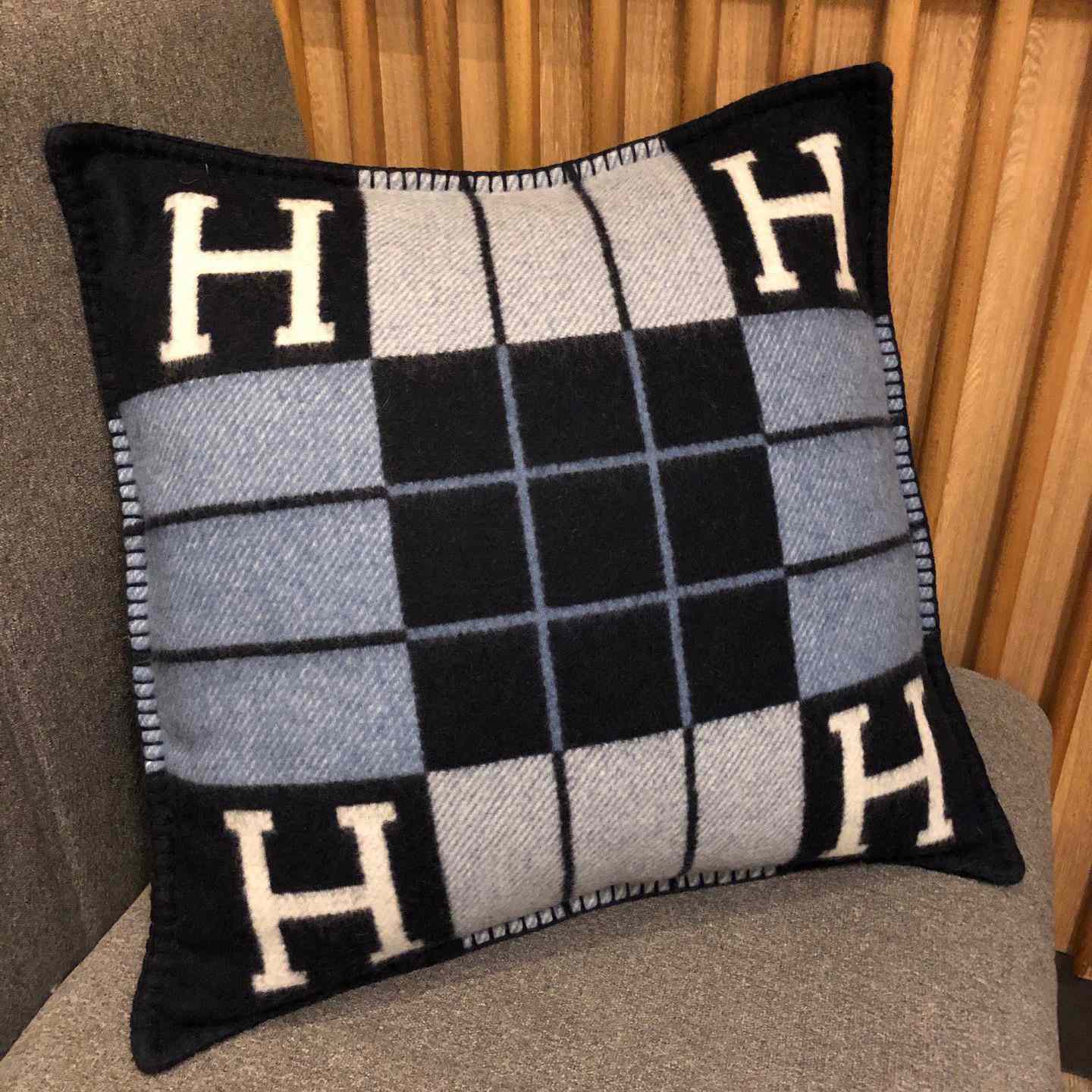 Hermes Avalon III Pillow,Small Model - DesignerGu