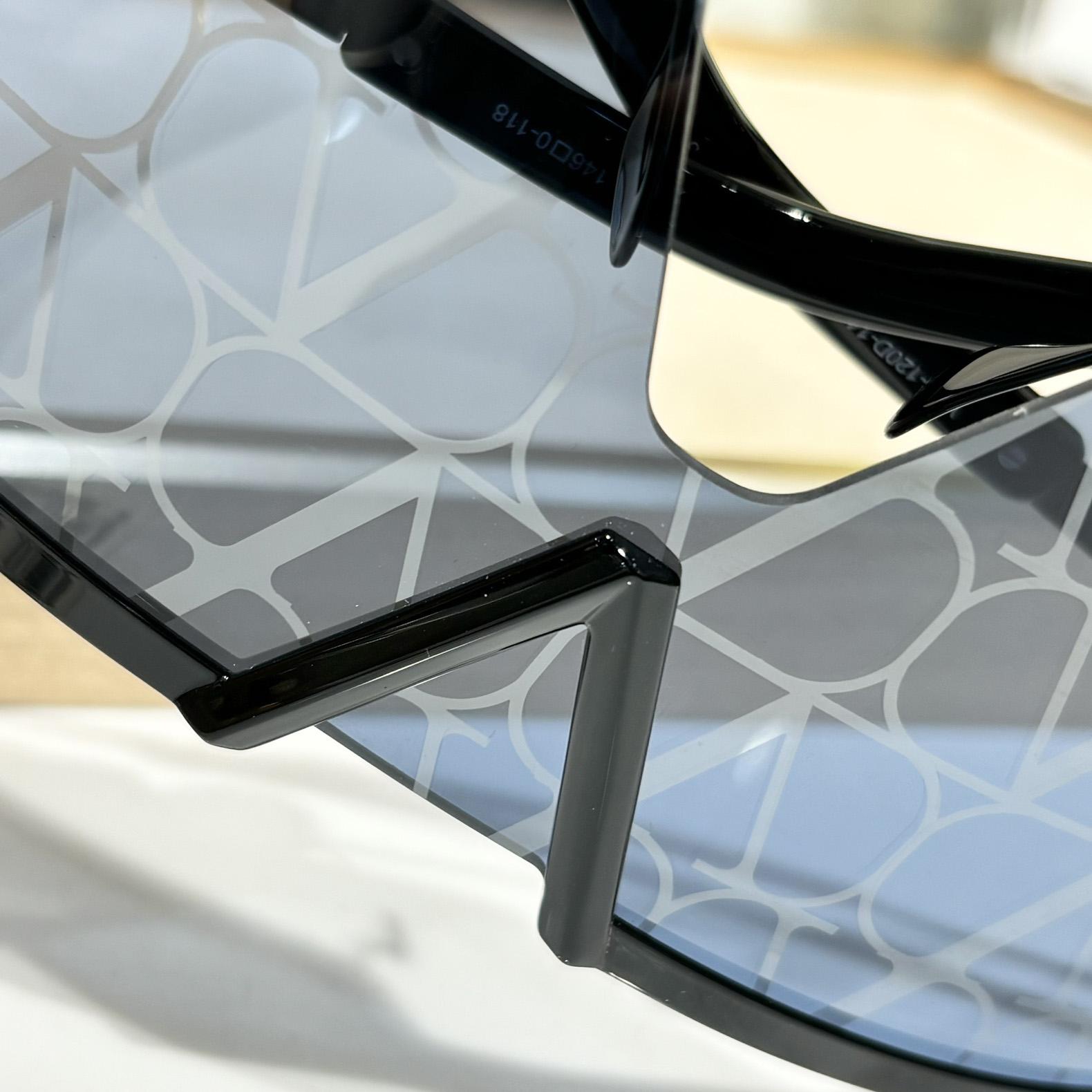 Valent Garavani V-Romask Sunglasses - DesignerGu