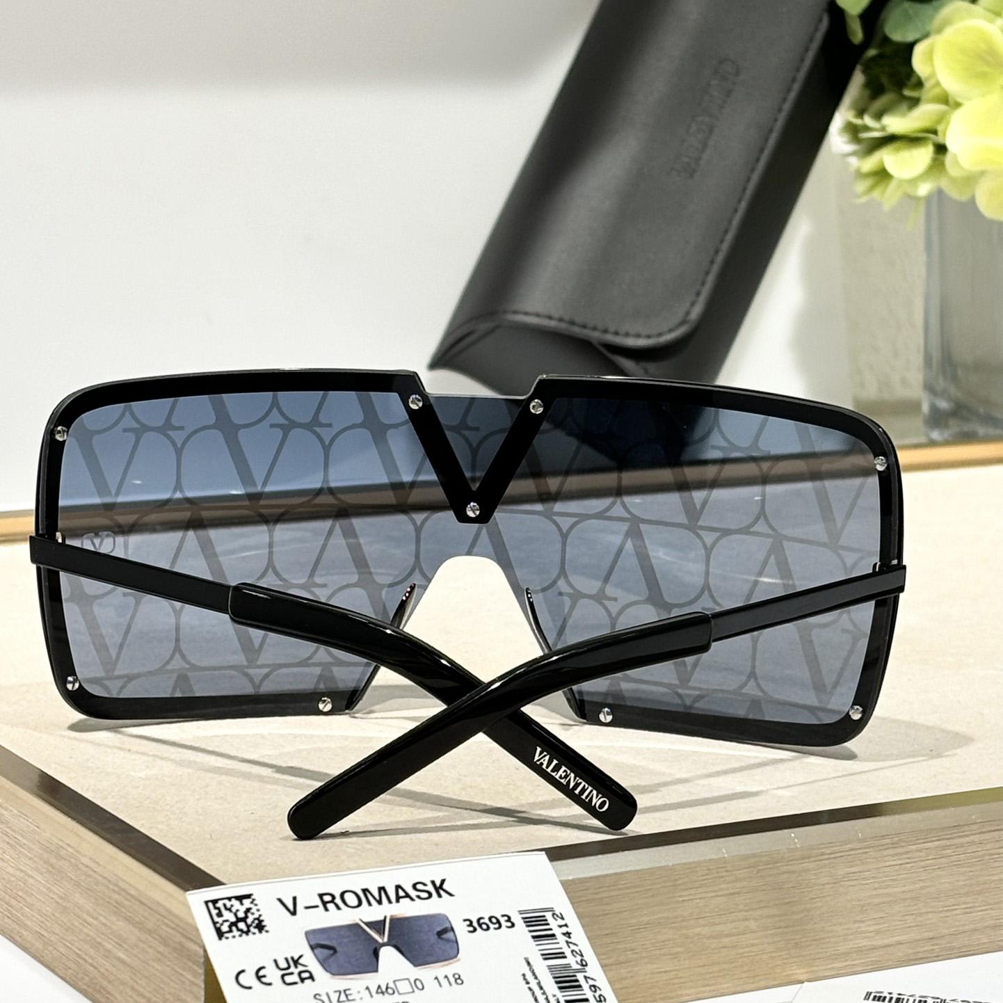 Valent Garavani V-Romask Sunglasses - DesignerGu
