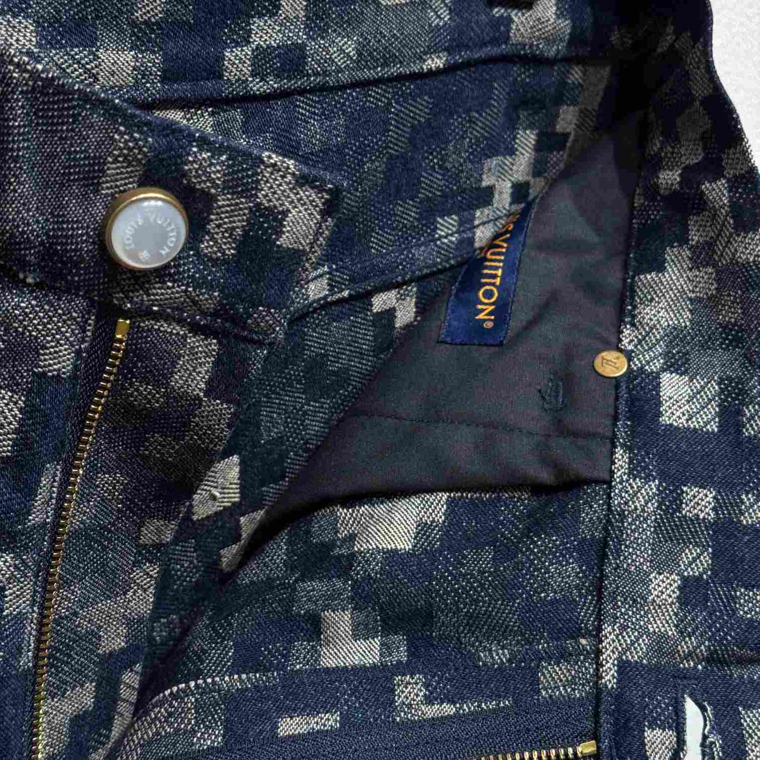 Louis Vuitton Graphic Denim Skate Shorts - DesignerGu