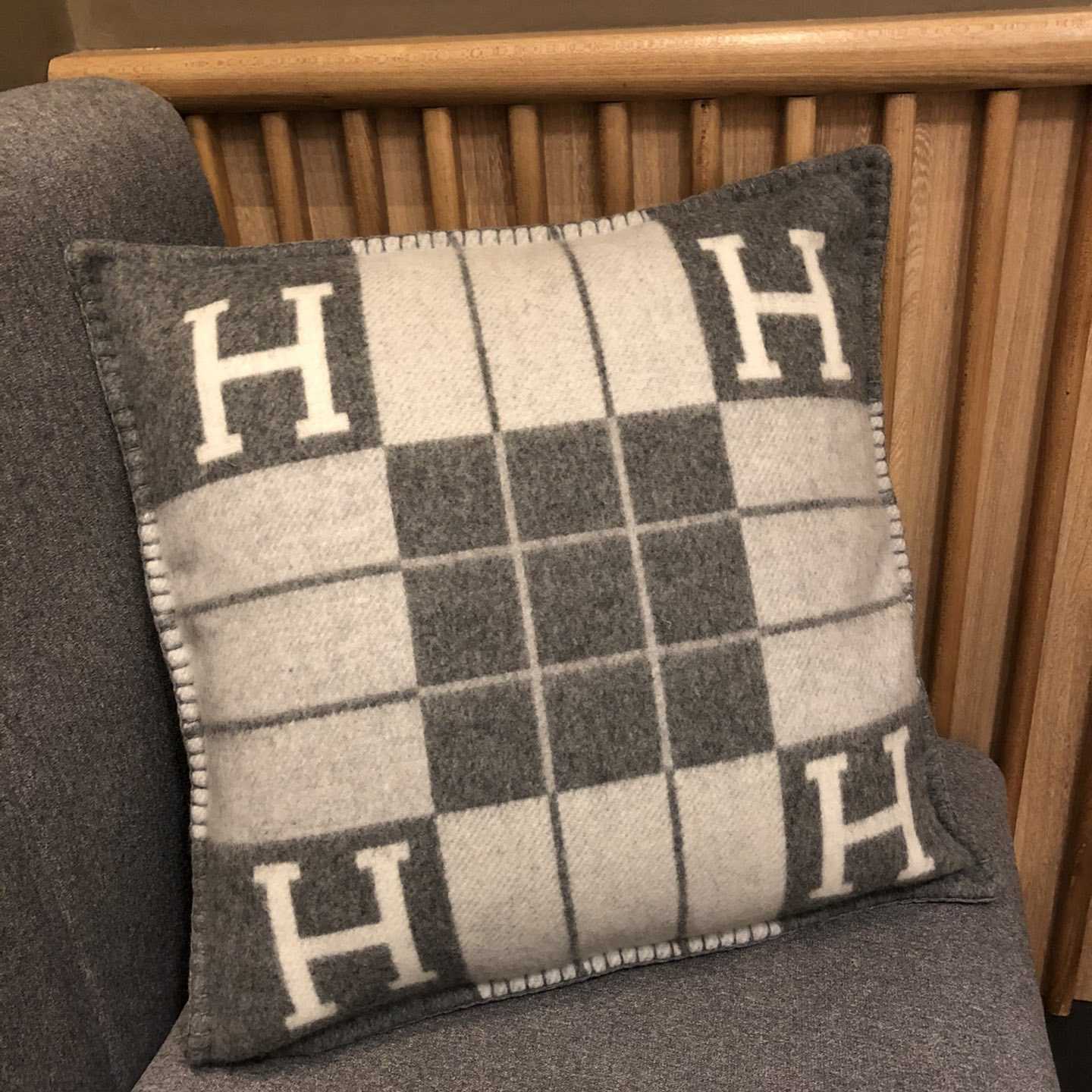 Hermes Avalon III Pillow,Small Model - DesignerGu