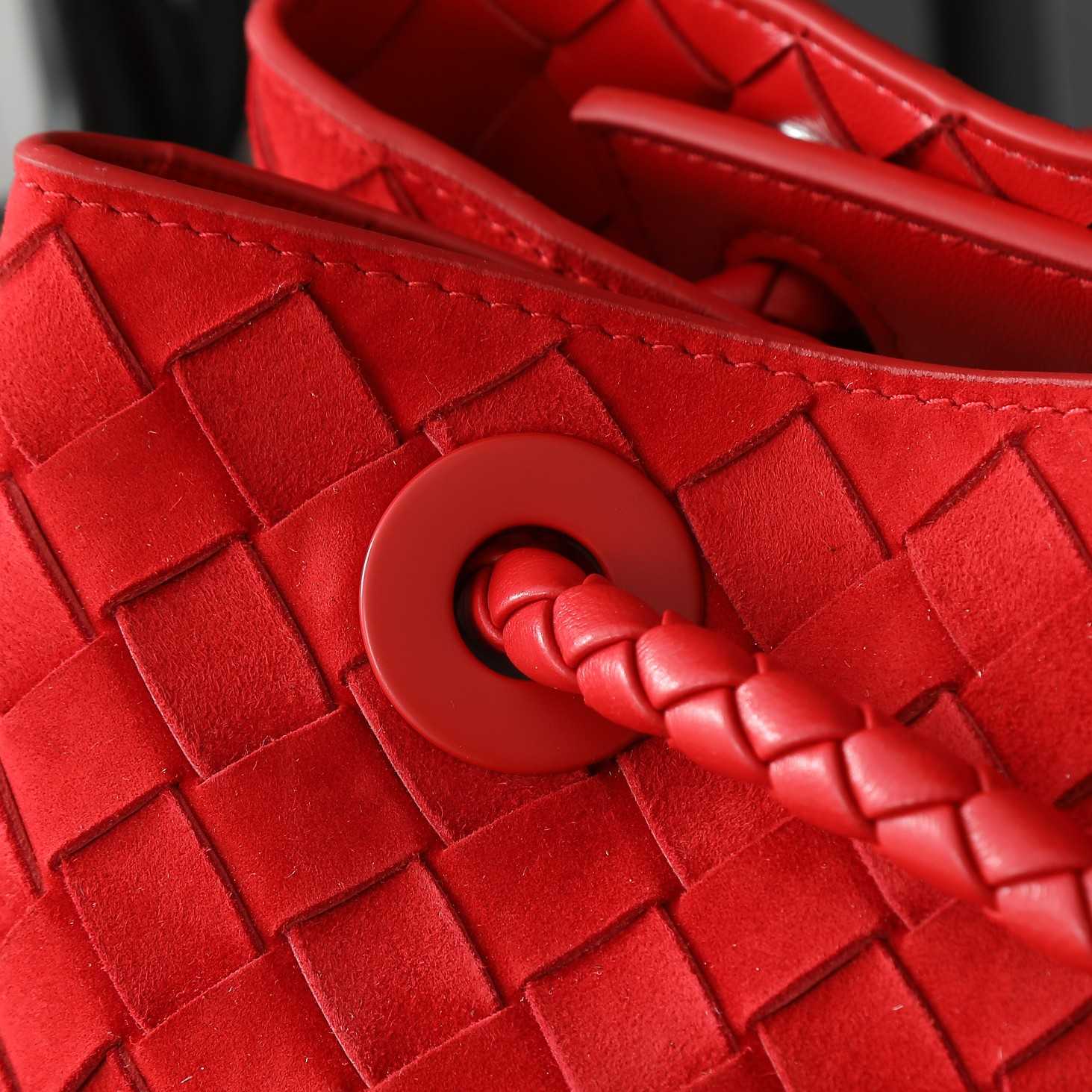 Bottega Veneta Large Andiamo Intrecciato Suede Tote    - DesignerGu