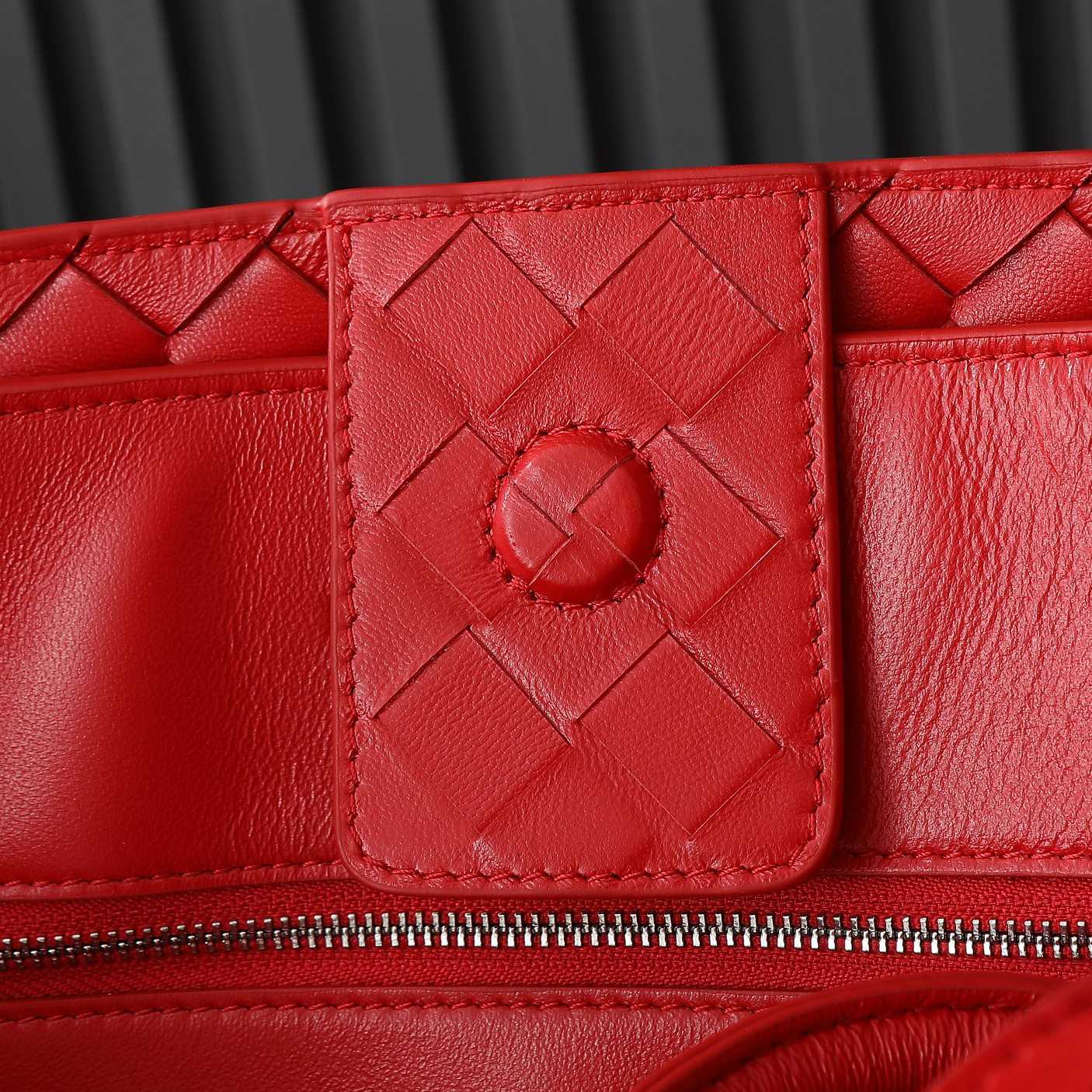 Bottega Veneta Large Andiamo Intrecciato Suede Tote    - DesignerGu
