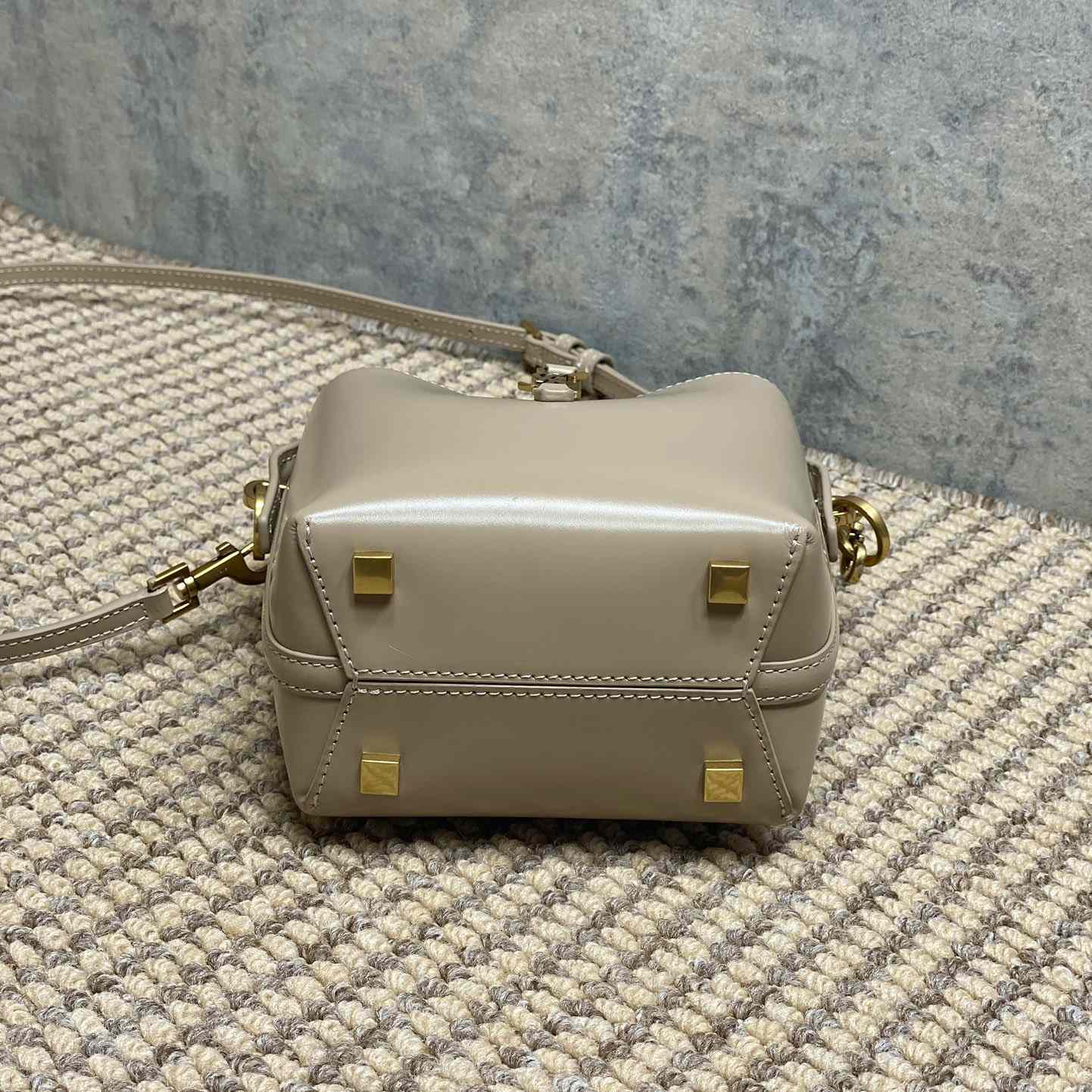 Saint Laurent Le 37 Mini In Shiny Leather - 