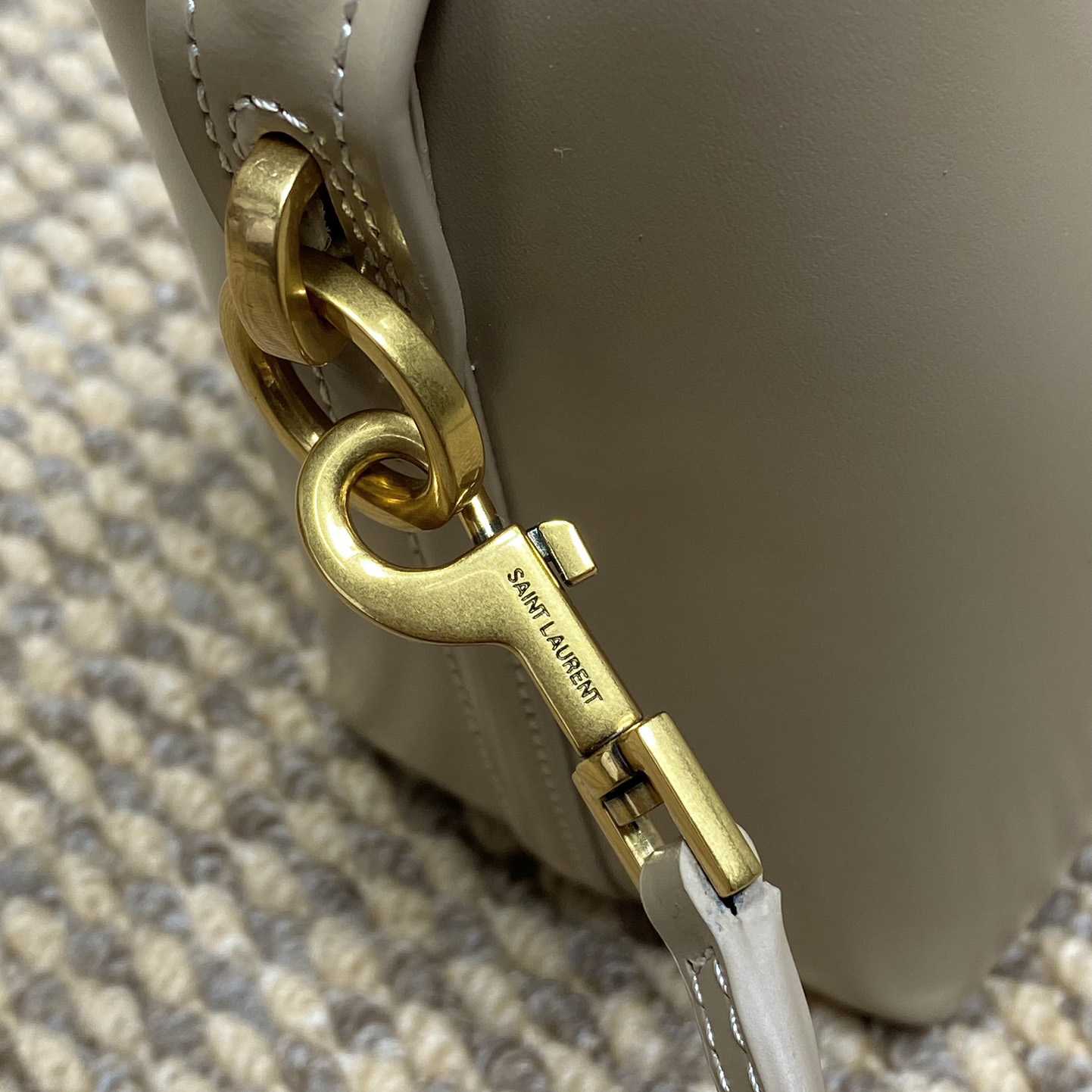 Saint Laurent Le 37 Mini In Shiny Leather - 