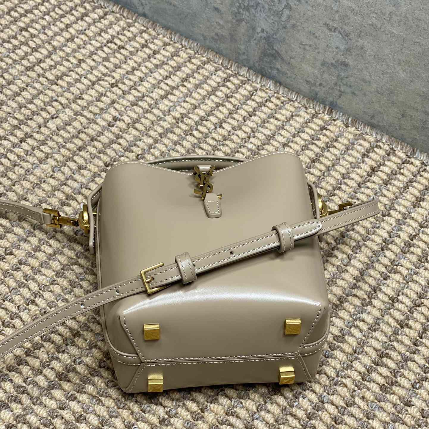 Saint Laurent Le 37 Mini In Shiny Leather - 