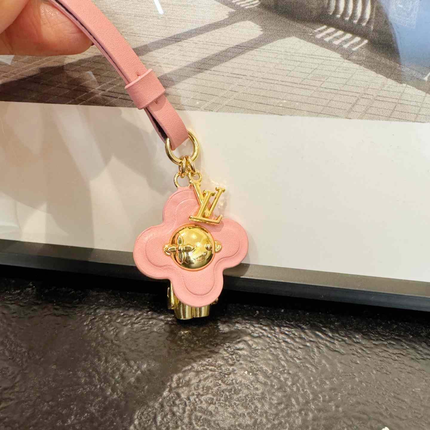 Louis Vuitton Mini Vivienne Bag Charm  M02127 - DesignerGu