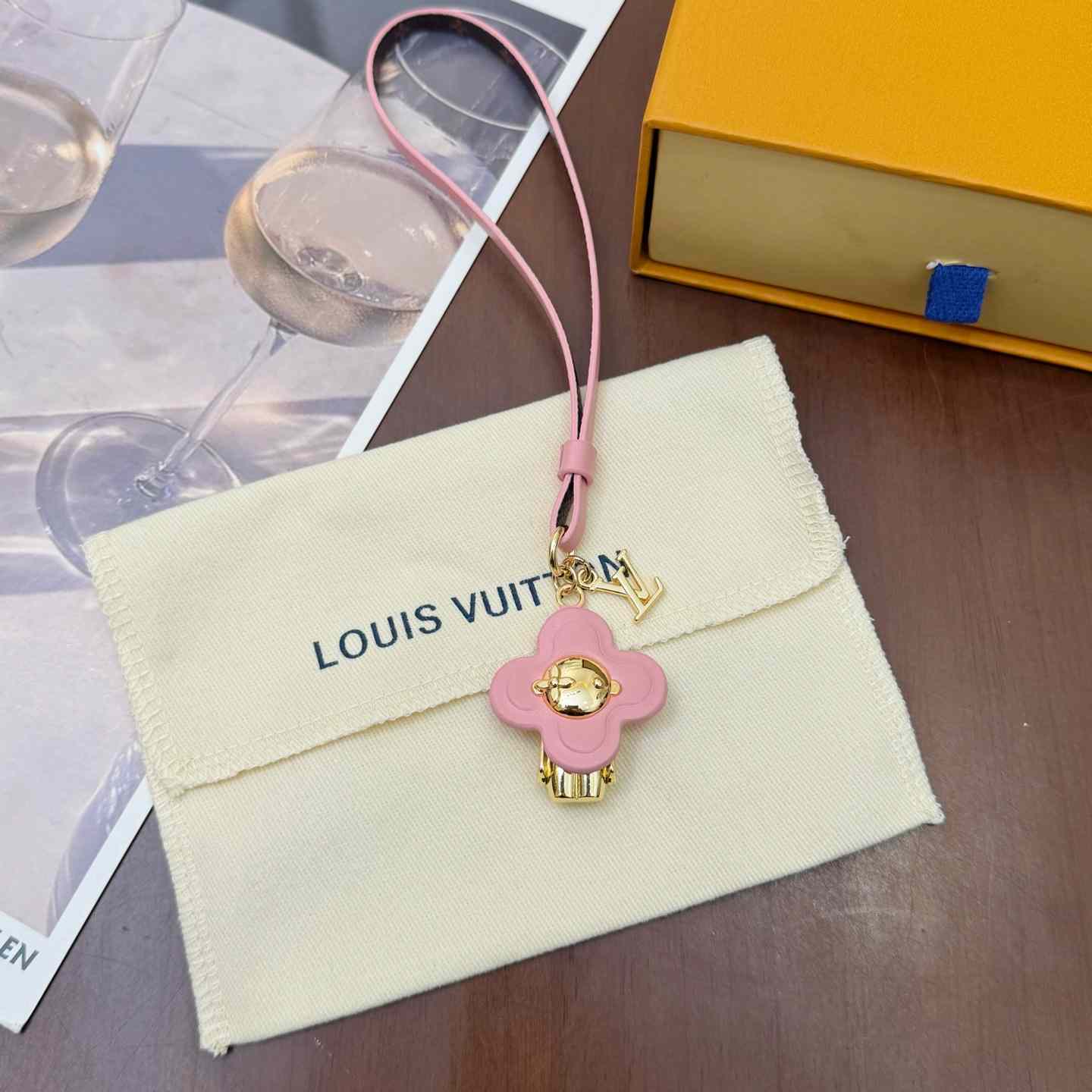Louis Vuitton Mini Vivienne Bag Charm  M02127 - DesignerGu