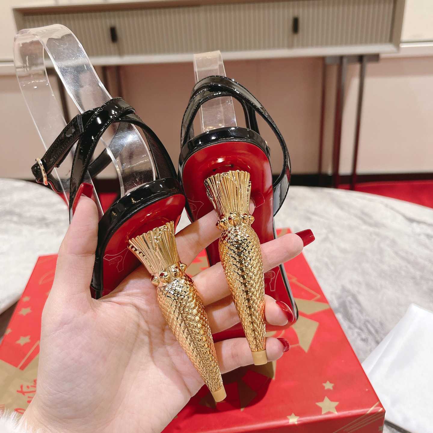 Christian Louboutin Patent Galva Lipqueen 100 Sandals - DesignerGu