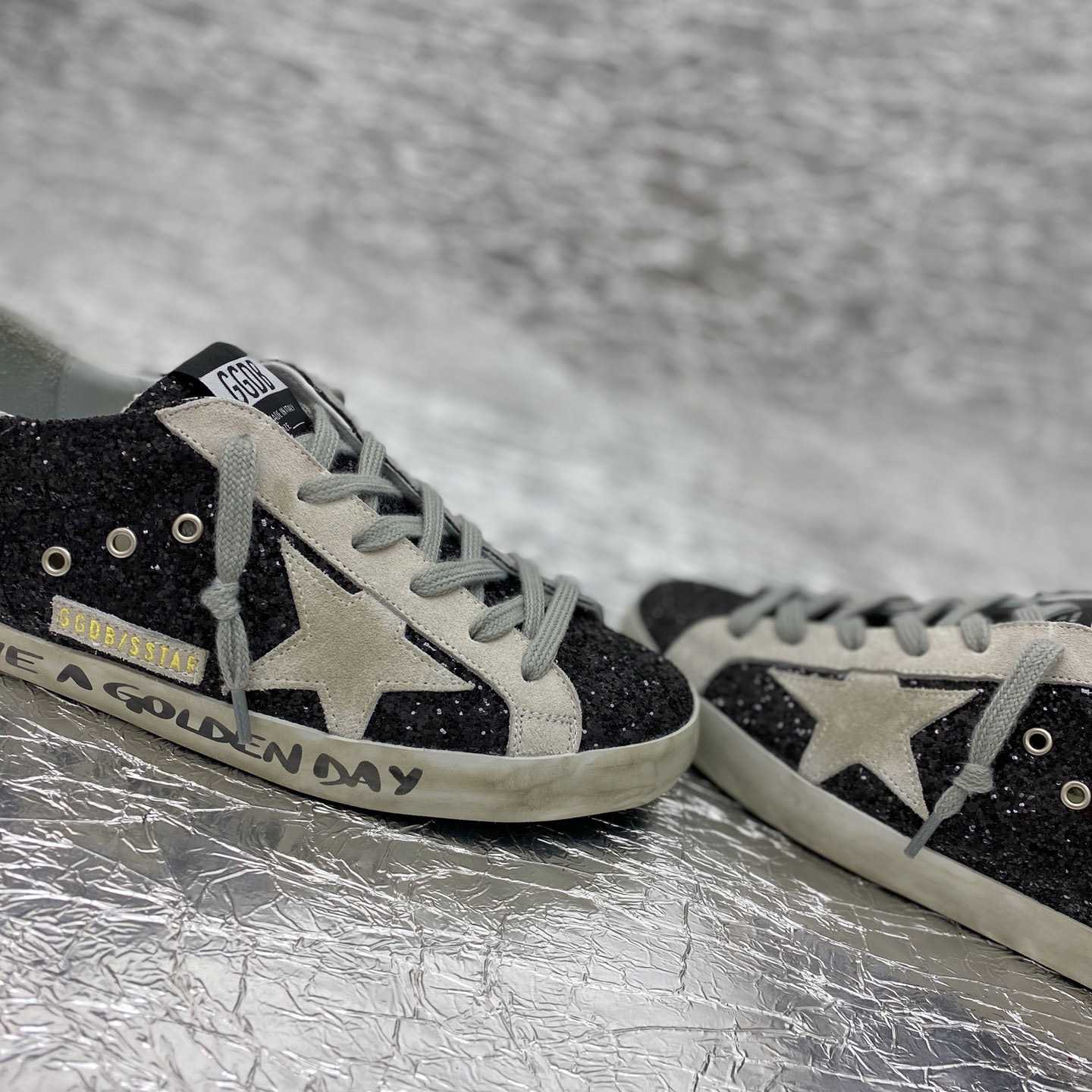 Golden Goose Sneakers - DesignerGu
