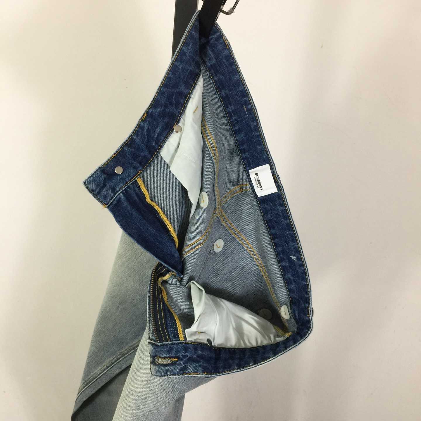 Burberry Jeans - DesignerGu