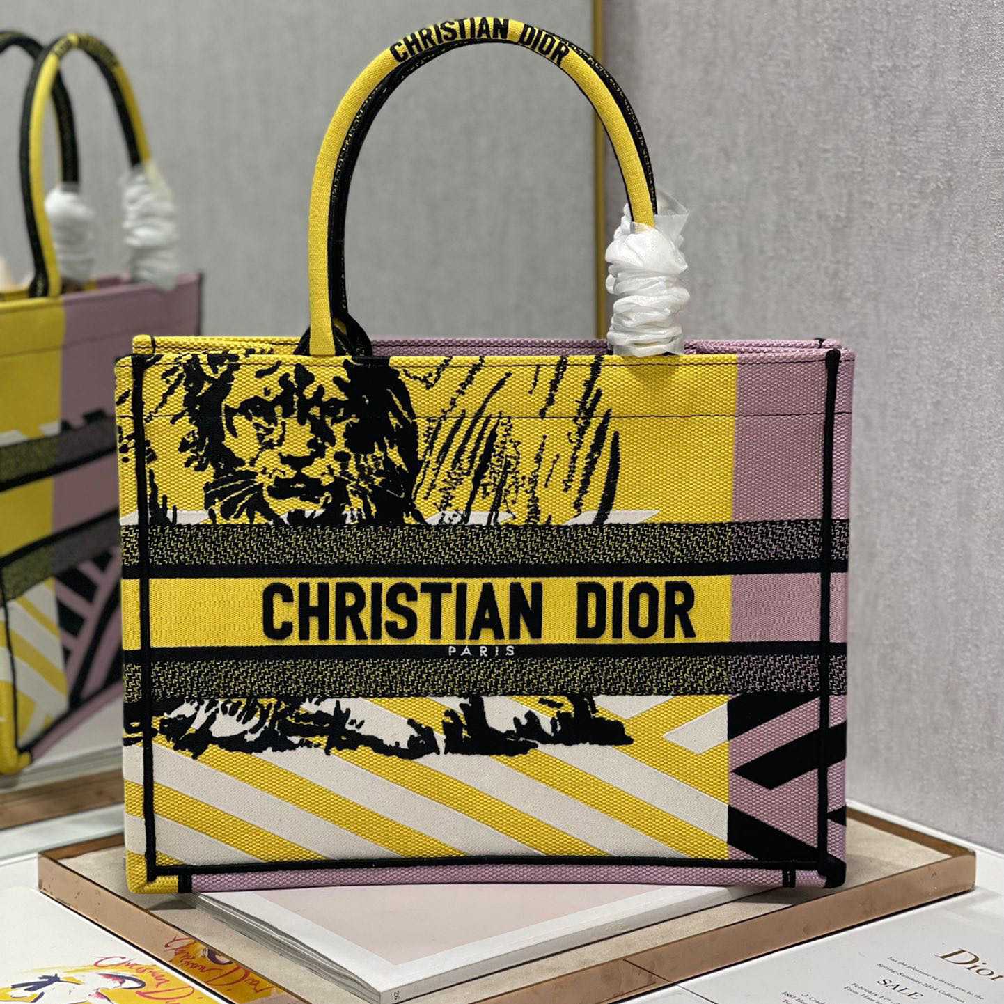 Dior Book Tote   36×28 cm - DesignerGu