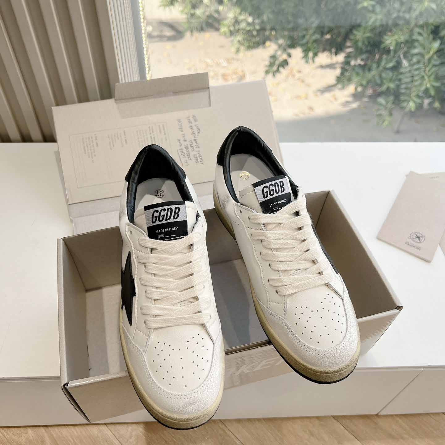 Golden Goose Sneakers - DesignerGu