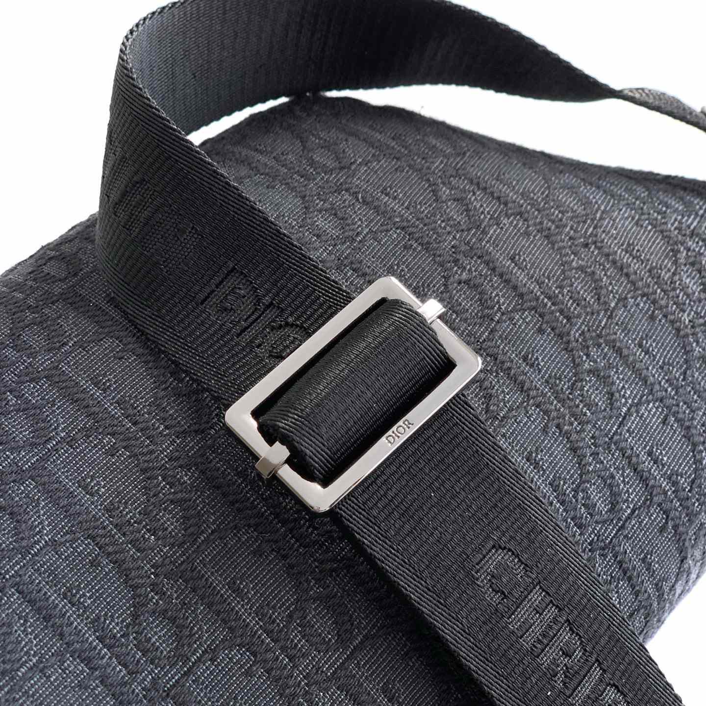 Dior And Kaws Rider 2.0 Belt Bag - DesignerGu