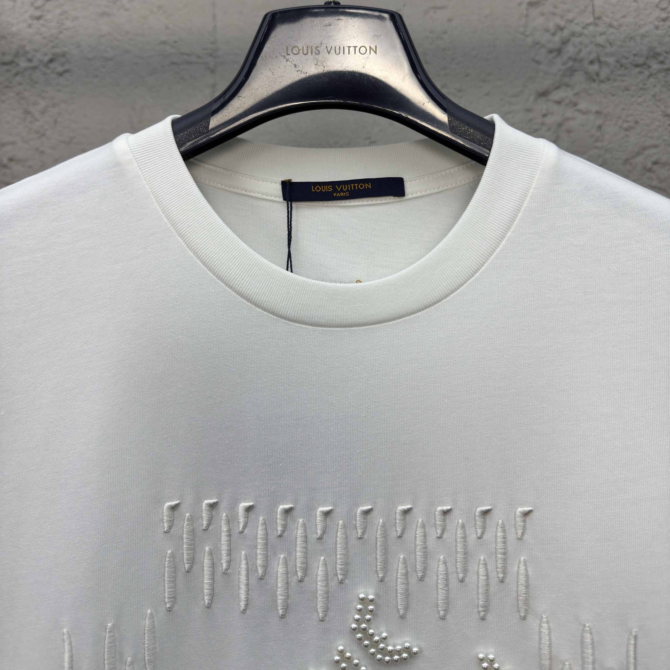 Louis Vuitton Embroidered Signature Cotton T-Shirt  1AFV77 - DesignerGu