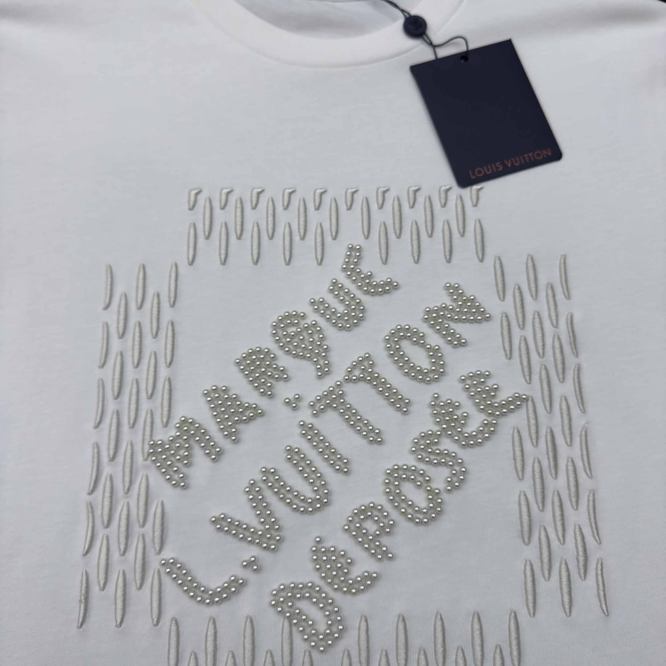 Louis Vuitton Embroidered Signature Cotton T-Shirt  1AFV77 - DesignerGu