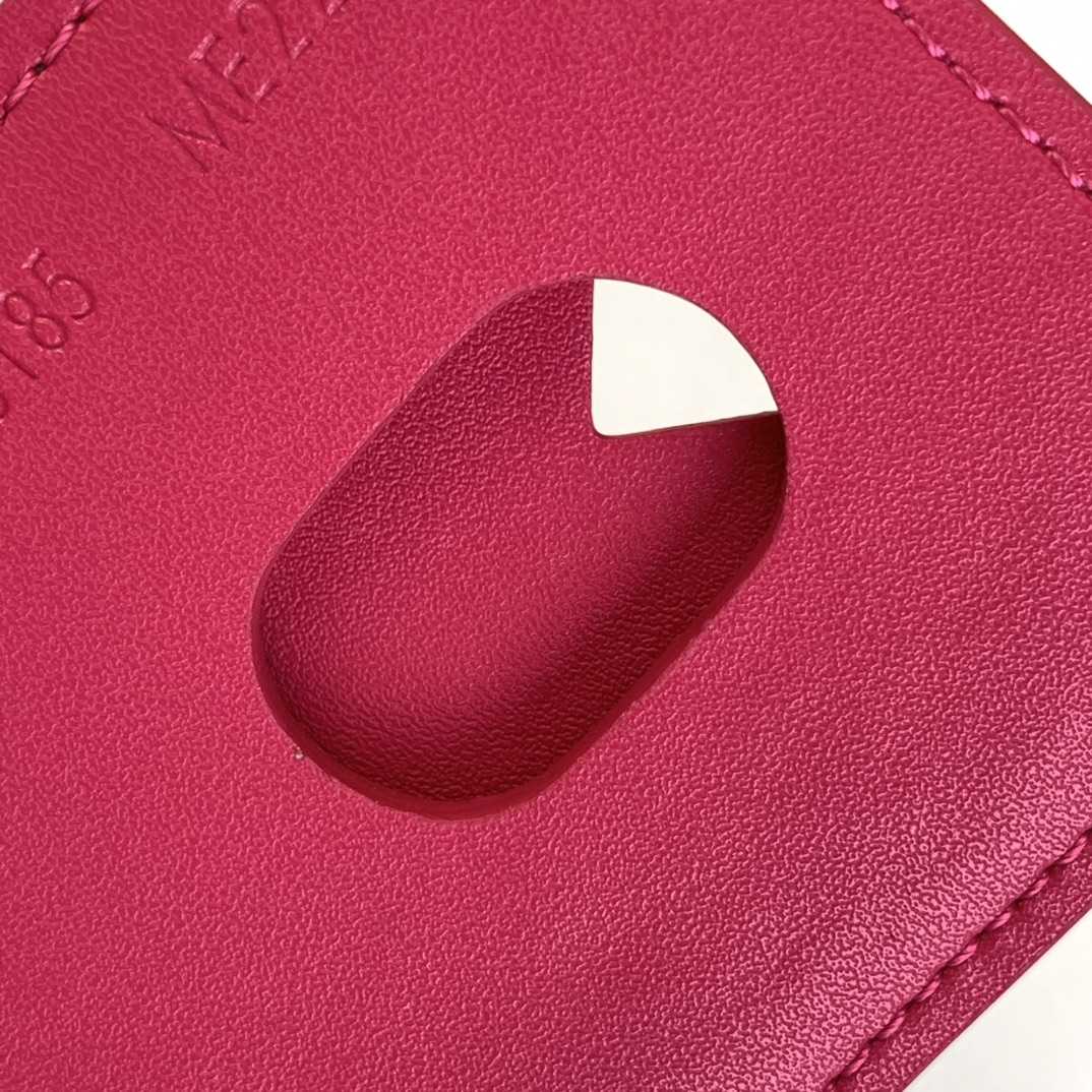 Louis Vuitton Porte-Cartes Magnet  M12851 - DesignerGu