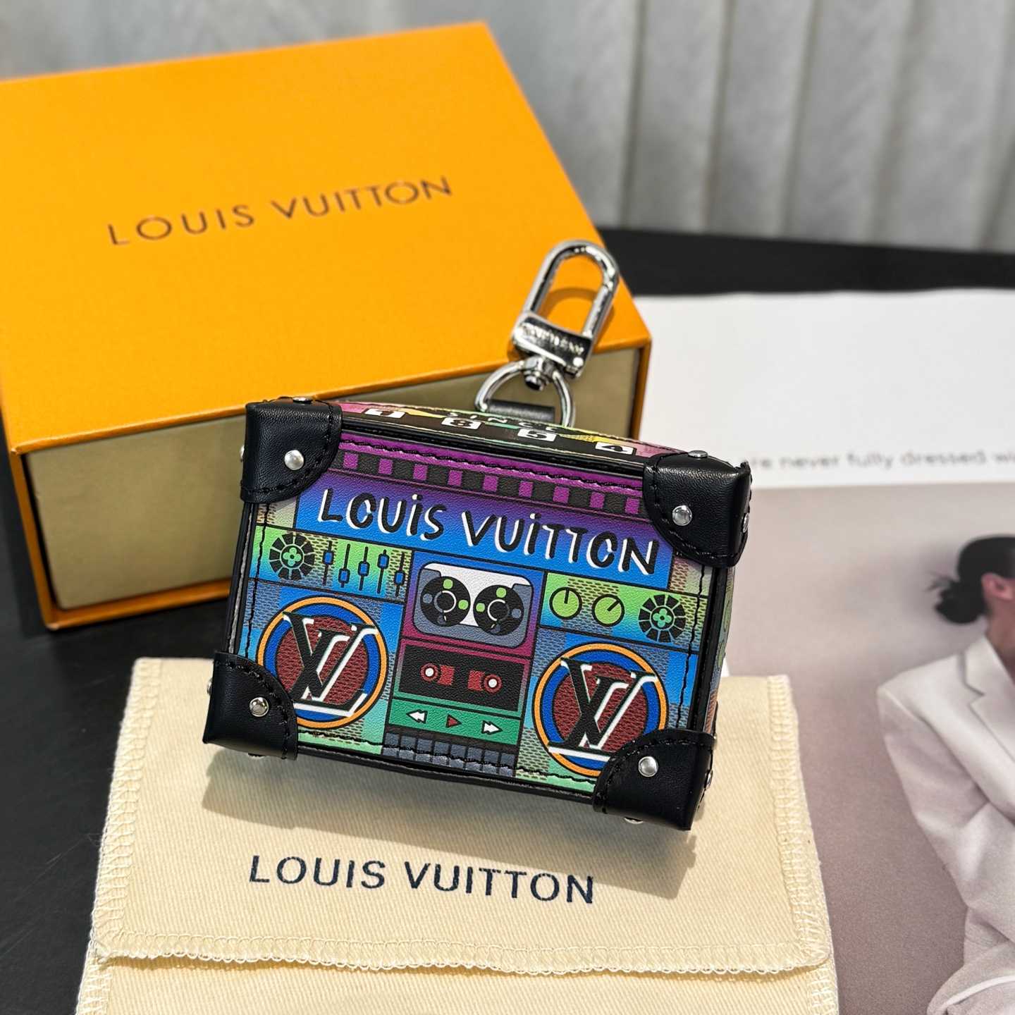 Louis Vuitton LV Stereo Bag Charm   M02395 - DesignerGu