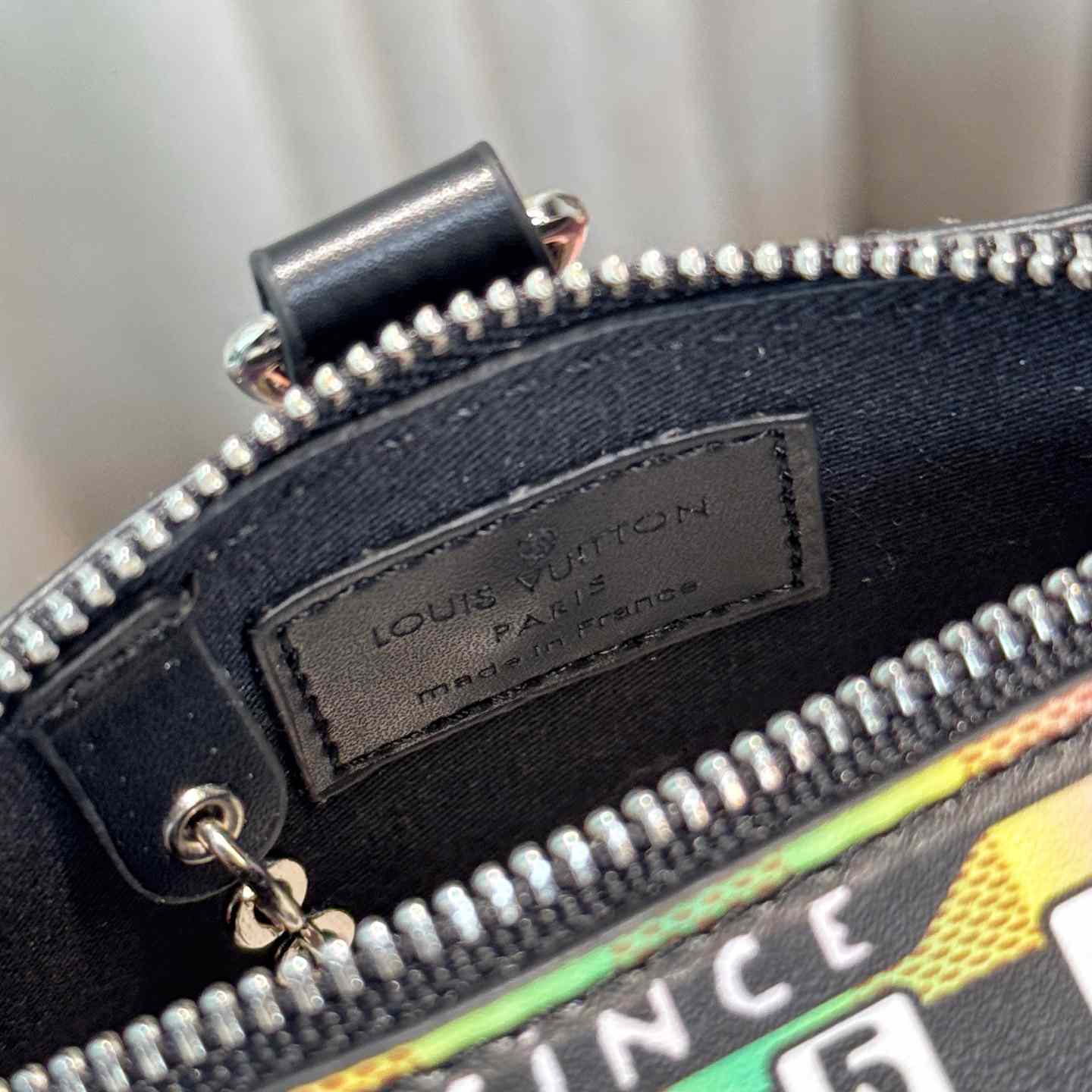 Louis Vuitton LV Stereo Bag Charm   M02395 - DesignerGu