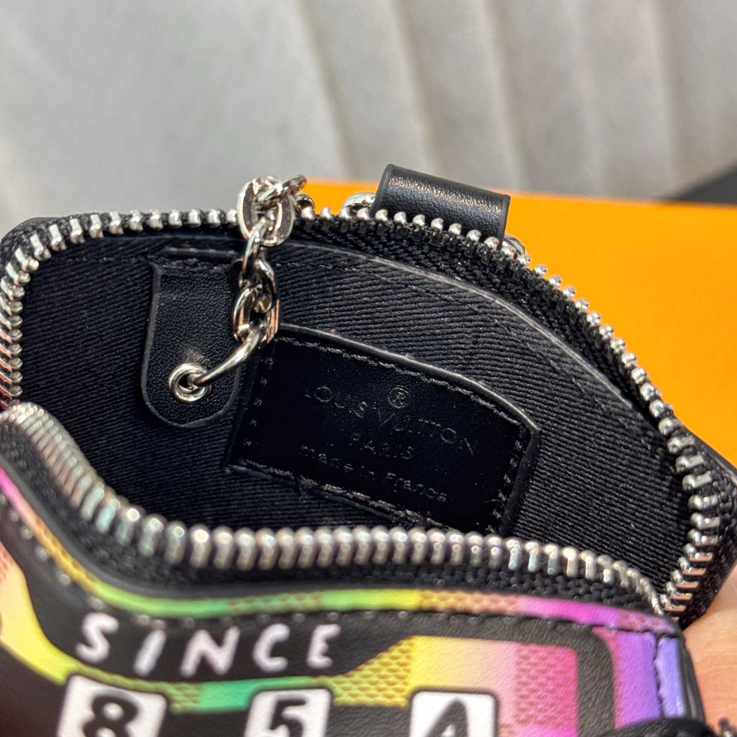 Louis Vuitton LV Stereo Bag Charm   M02395 - DesignerGu