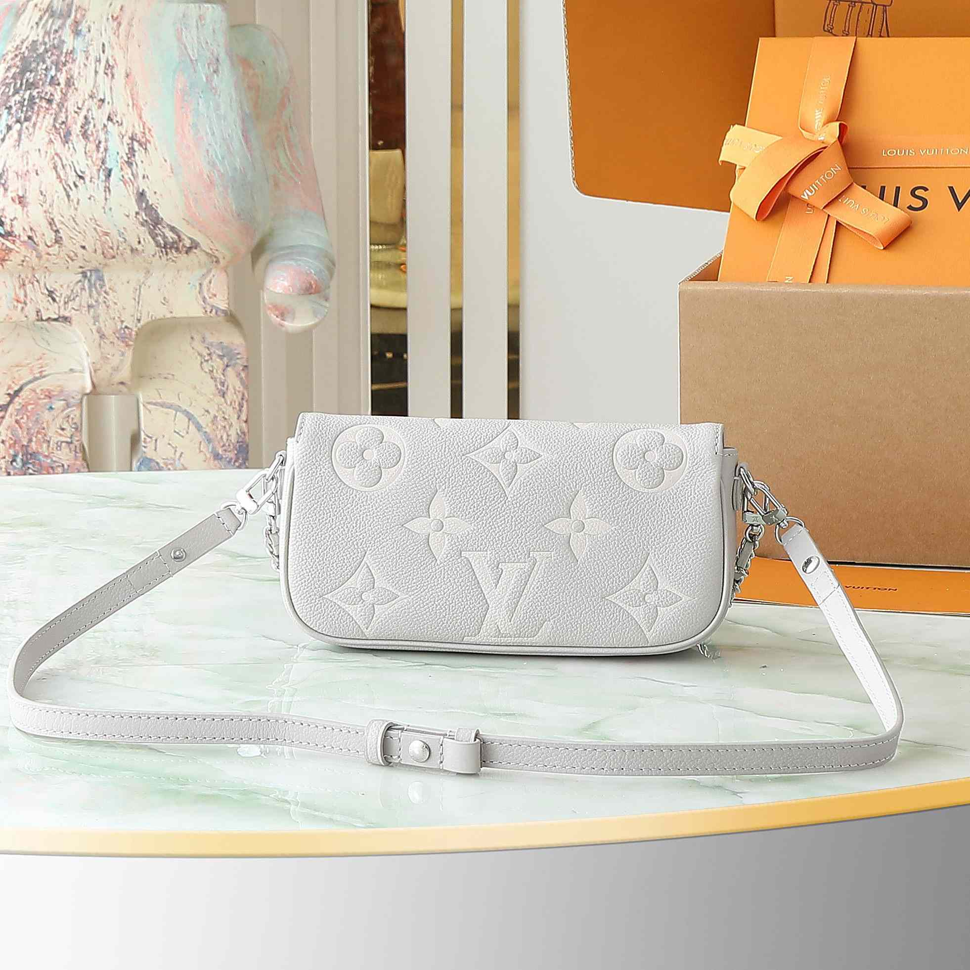 Louis Vuitton Wallet on Chain Ivy    M14225 - DesignerGu