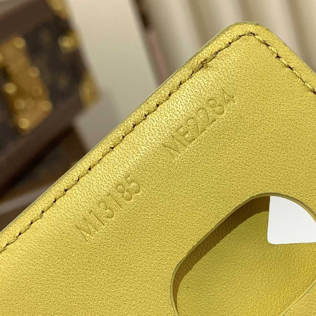 Louis Vuitton Porte-Cartes Magnet  M12853 - DesignerGu