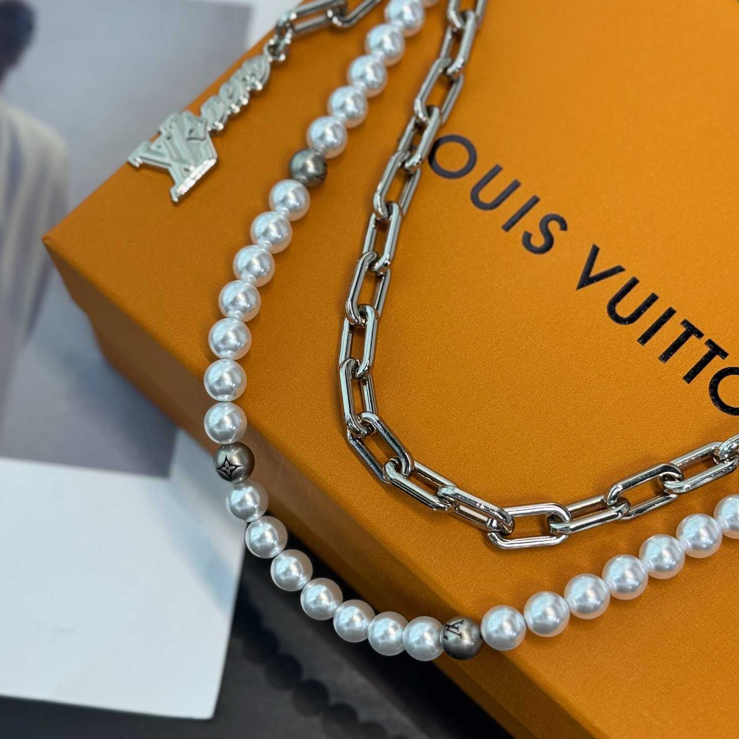 Louis Vuitton Pearls Chain Belt and Bag Charm  M02606 - DesignerGu