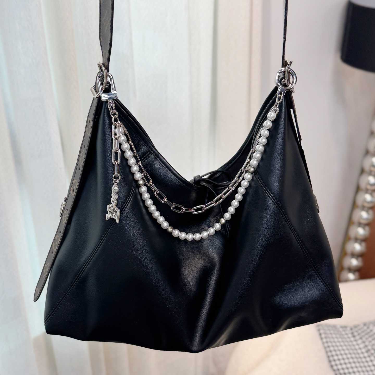 Louis Vuitton Pearls Chain Belt and Bag Charm  M02606 - DesignerGu