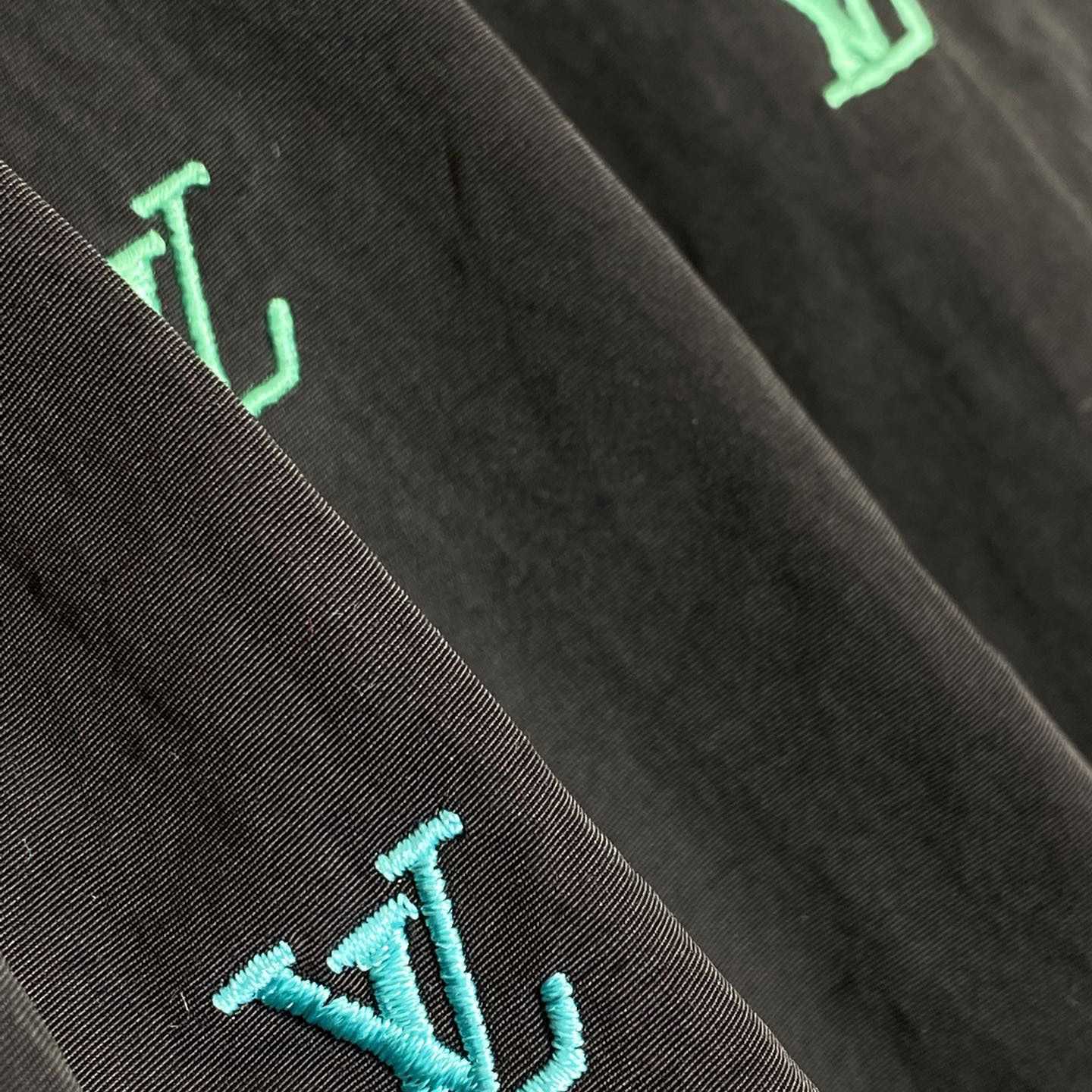 Louis Vuitton LV Blason Gradient Embroidered Swim Shorts   1AGTQT - DesignerGu