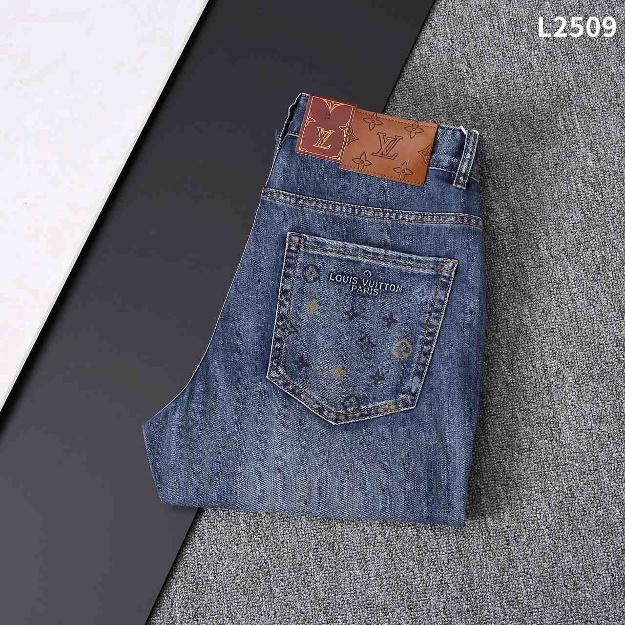 Louis Vuitton Jeans - DesignerGu