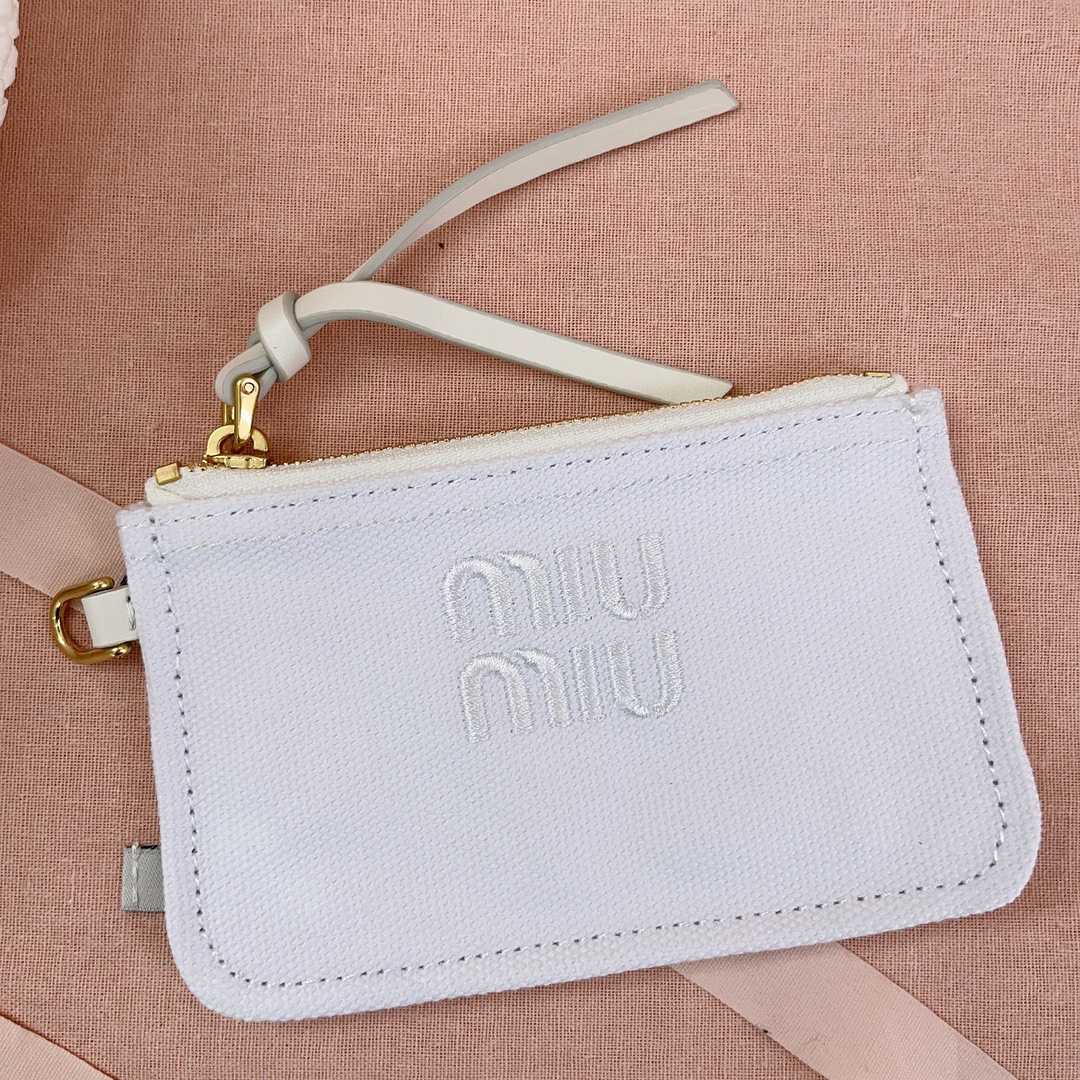 Miu Miu Wander Crochet-knit Shoulder Bag - DesignerGu