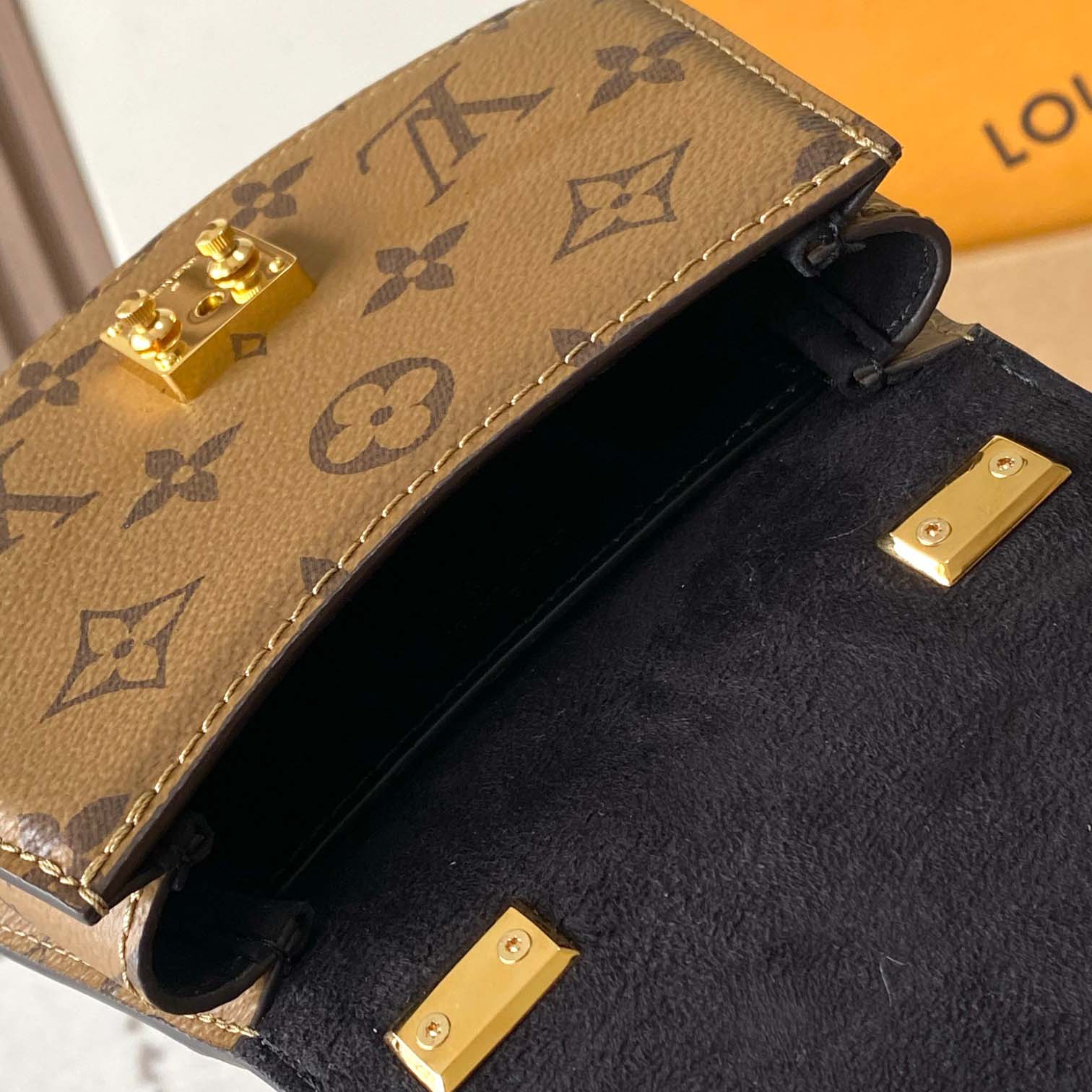 Louis Vuitton Tilsitt Handbag   M83473 - DesignerGu