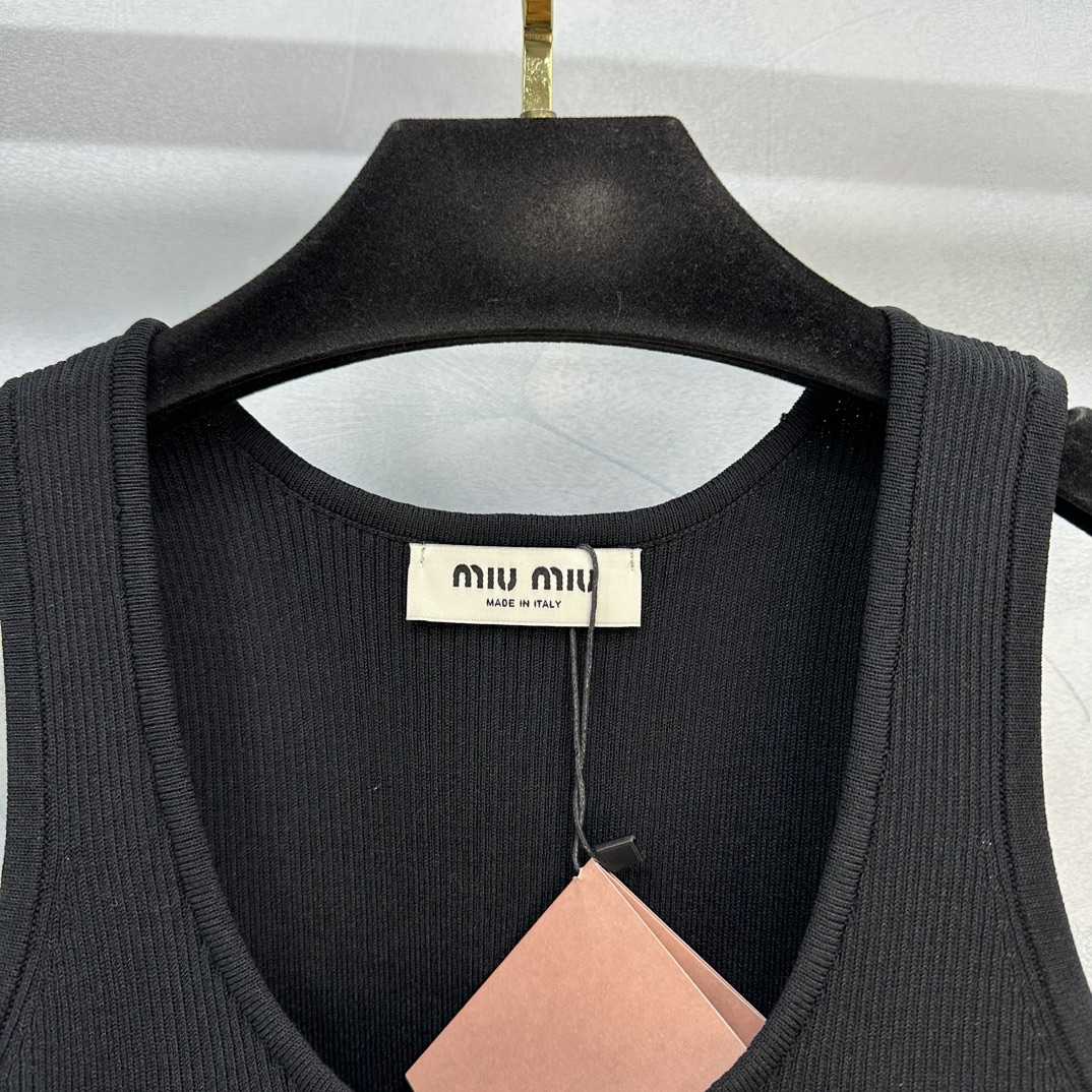 Miu Miu Top - DesignerGu