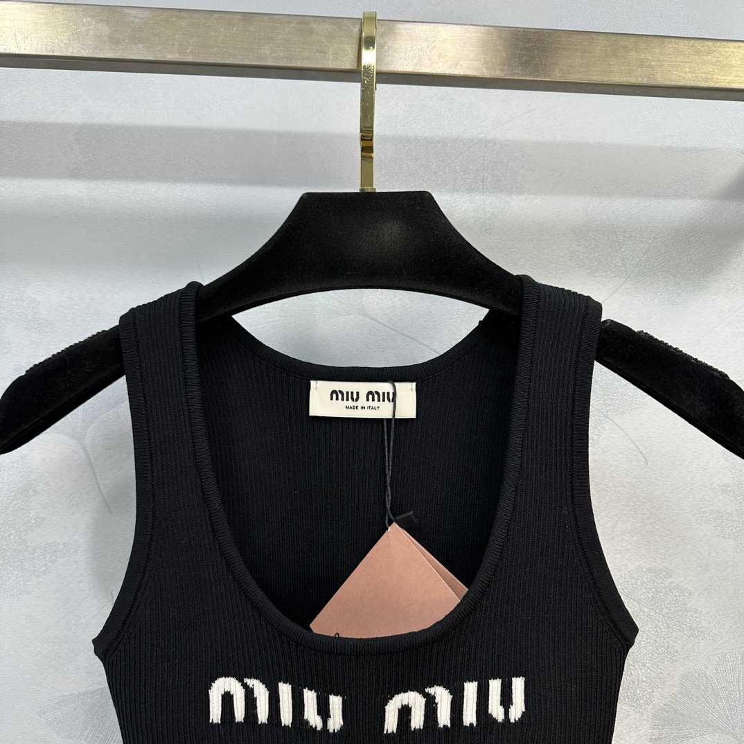 Miu Miu Top - DesignerGu