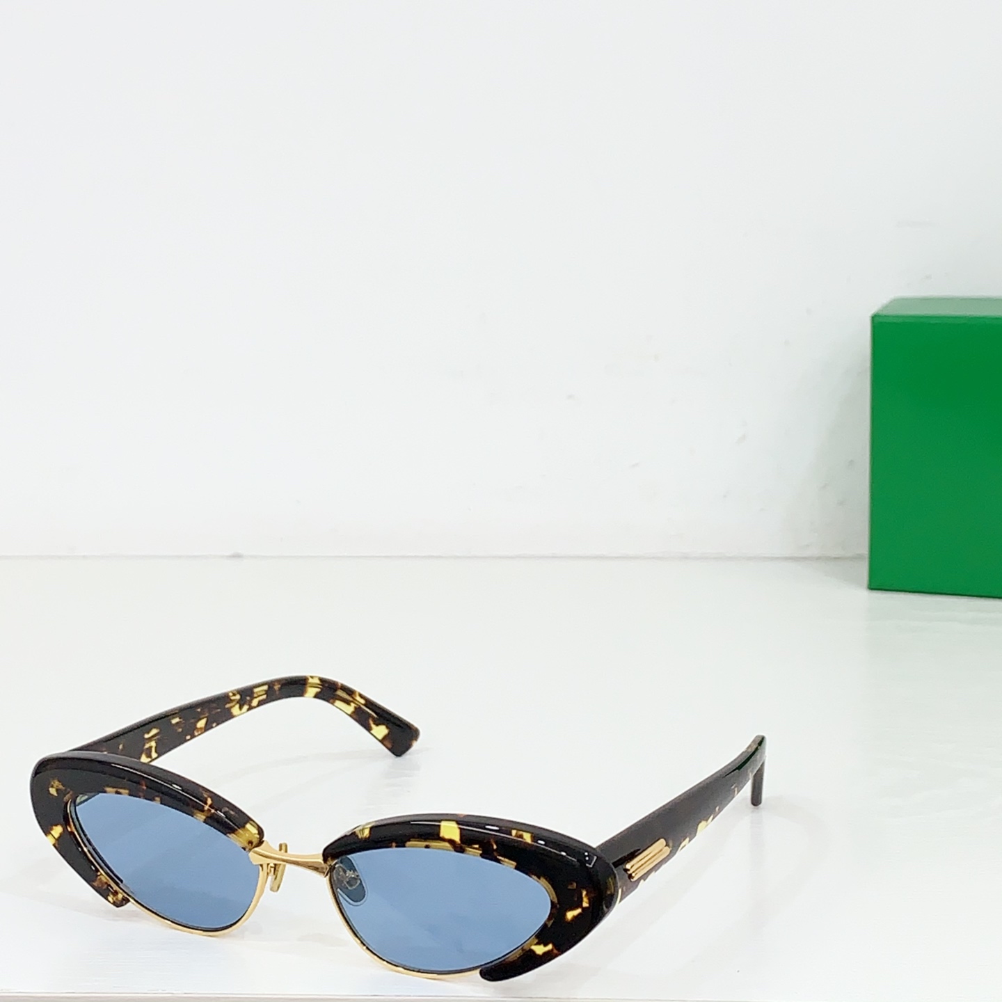 Bottega Veneta Angle Cat Eye Sunglasses    - DesignerGu