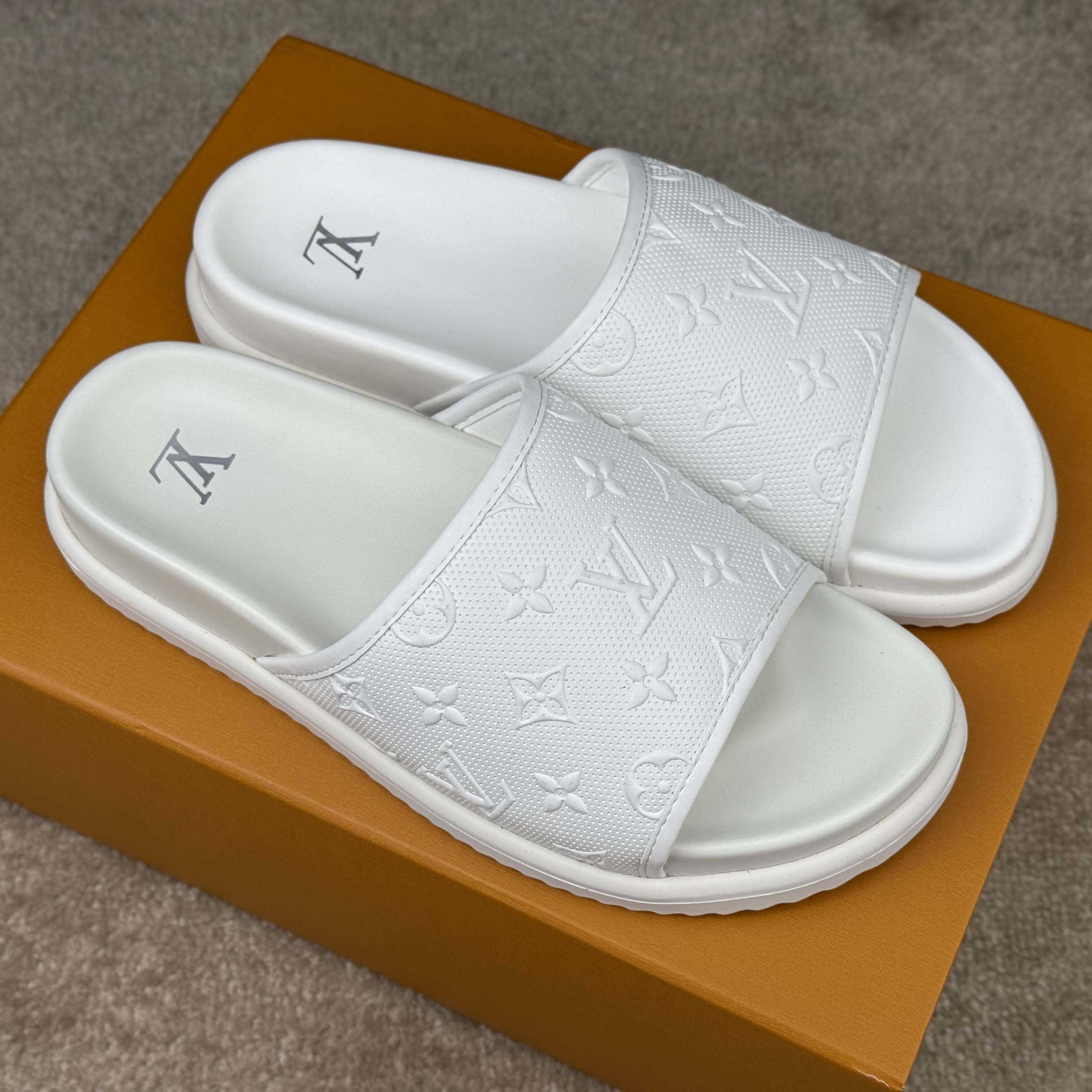 Louis Vuitton Miami Mule   1AHSN9 - DesignerGu